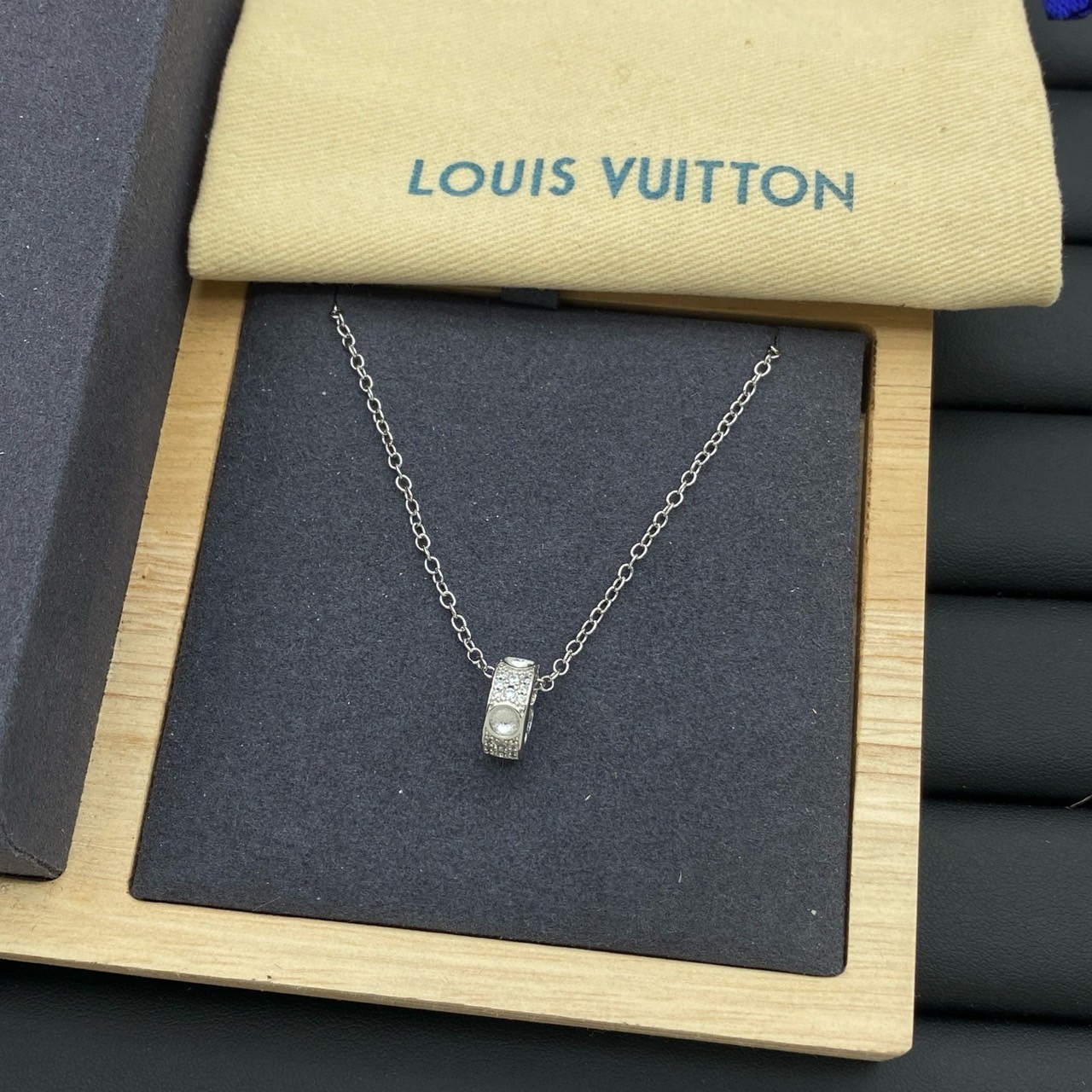 O01014 สร้อยคอ L(เงิน)