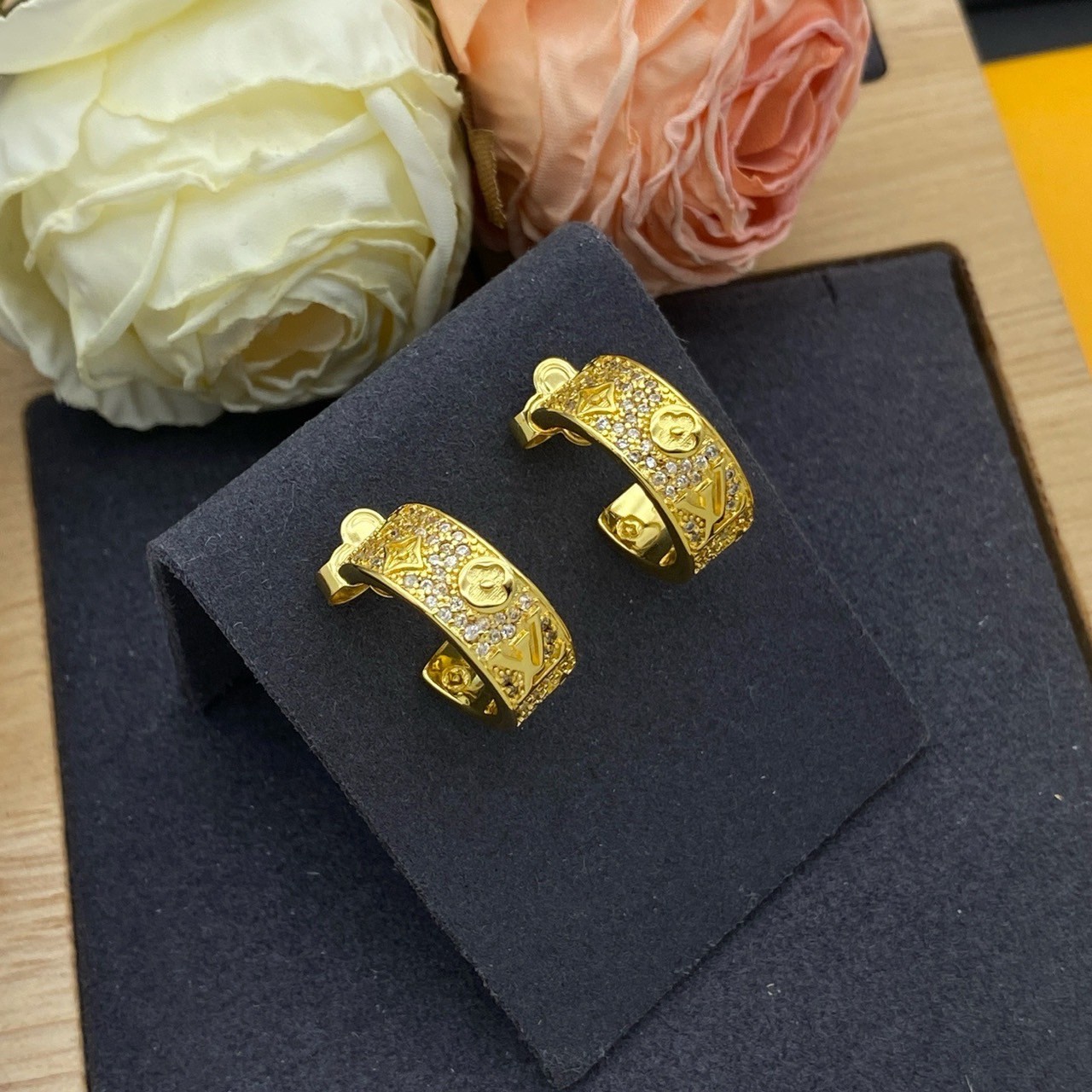 O01011 ต่างหู L(ทอง)