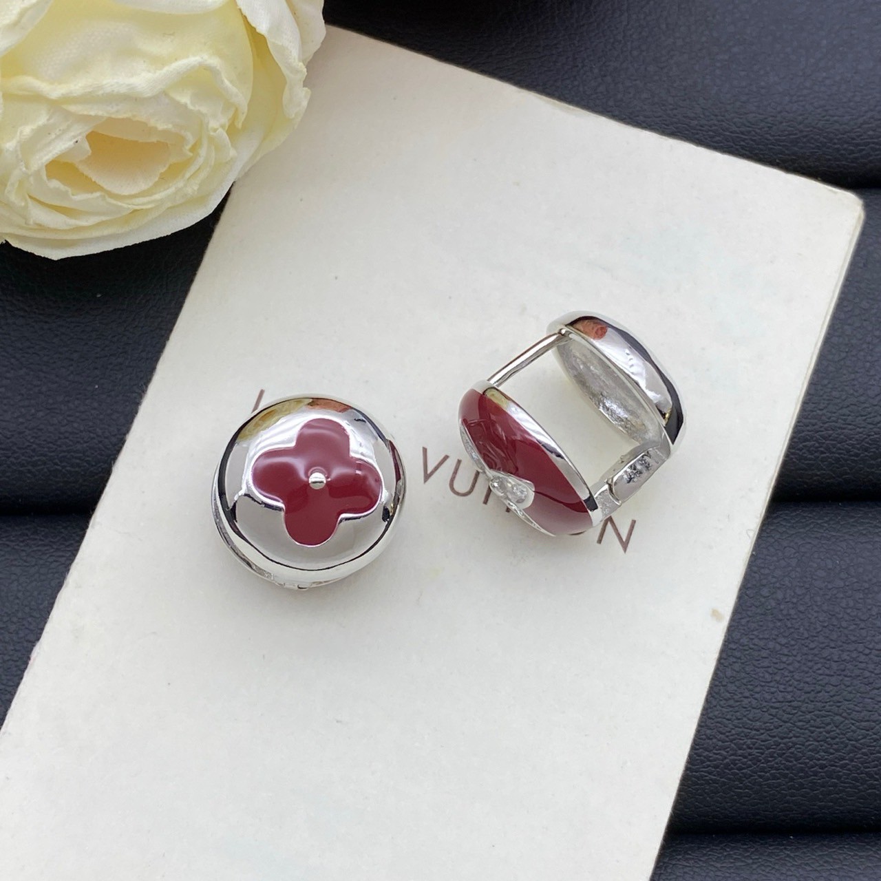 O1302 ต่างหู L(เงิน-แดง)