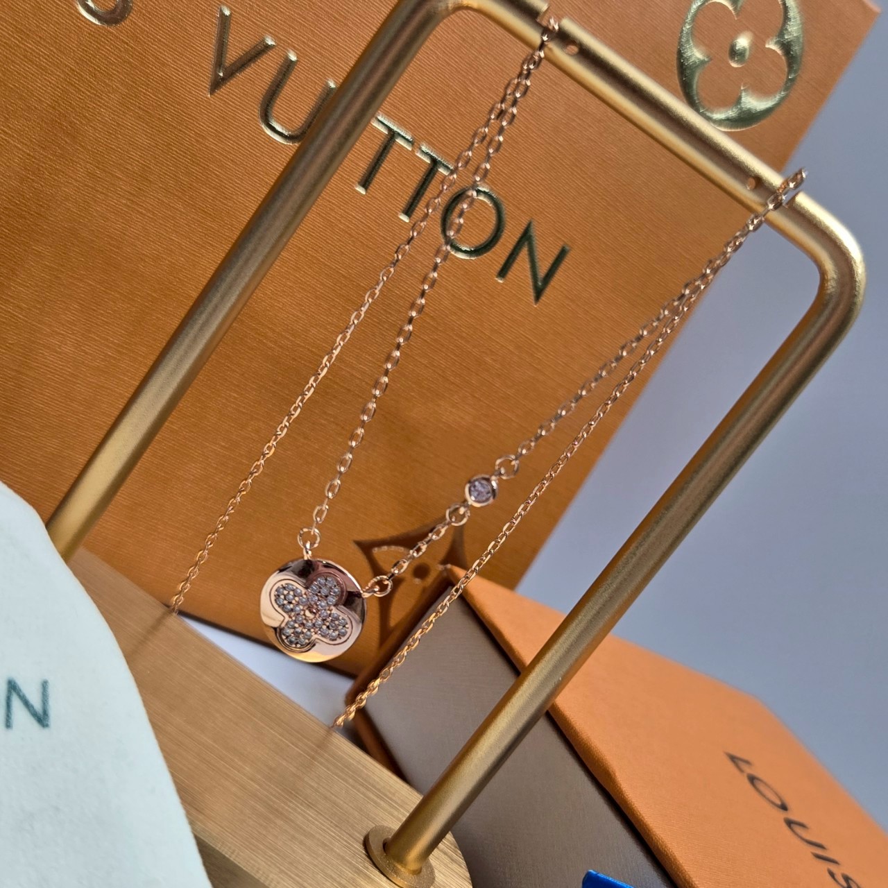 O1295 สร้อยคอ L(โรสโกลด์)