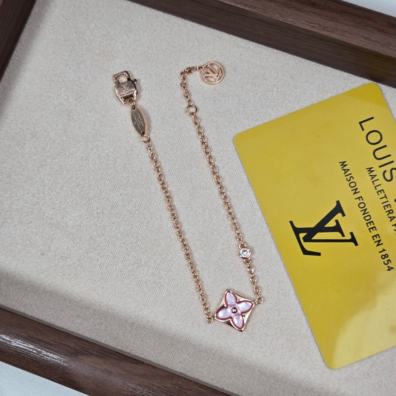 PP10232 สร้อยข้อมือ L