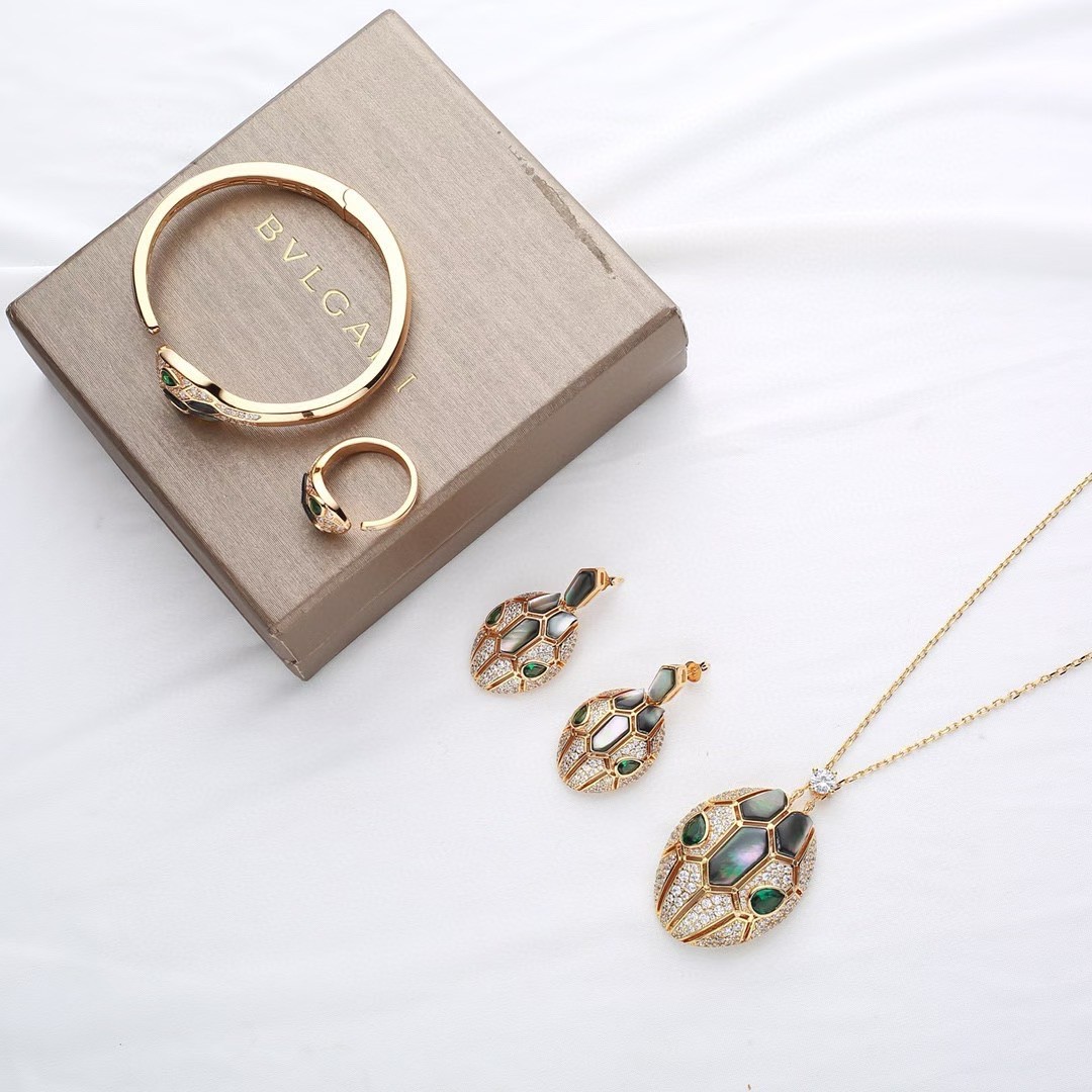 PP11808 สร้อยคอ BVL(ดำ)