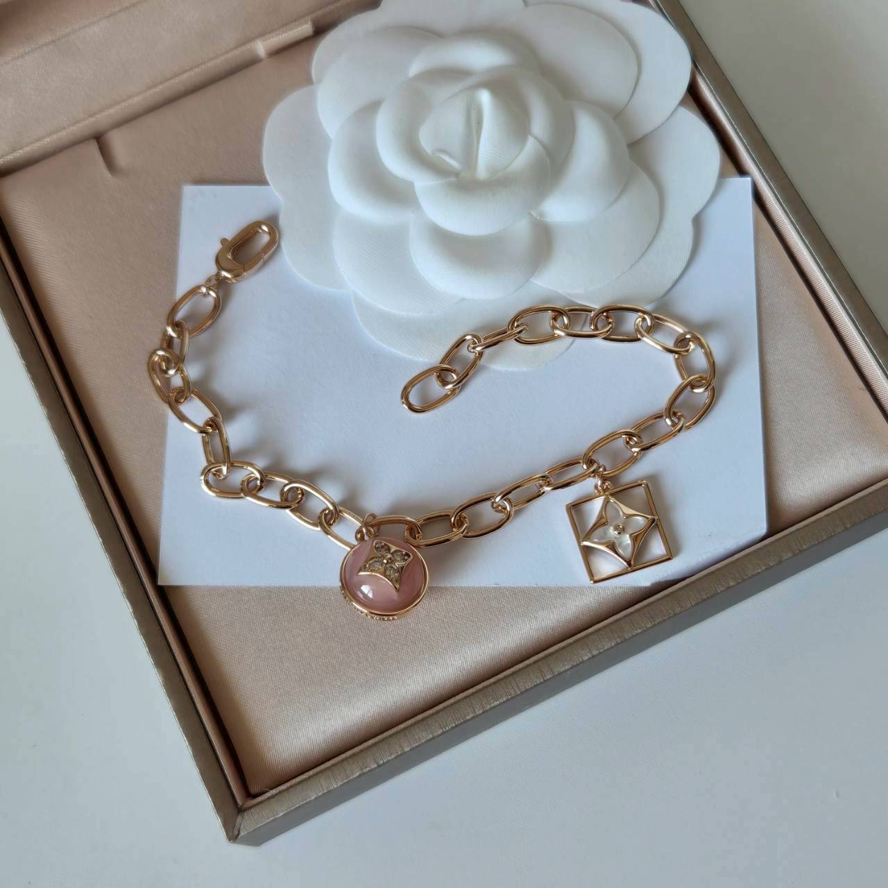 PP12635 สร้อยข้อมือ L(ชมพู)