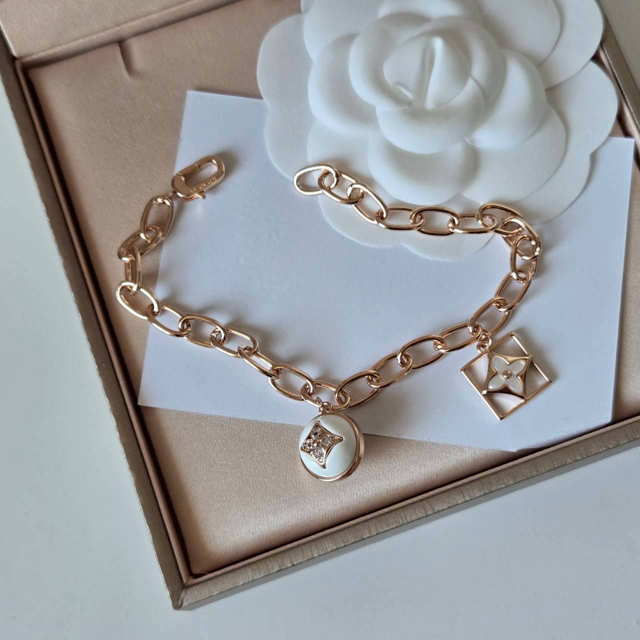 PP12634 สร้อยข้อมือ L(ขาว)