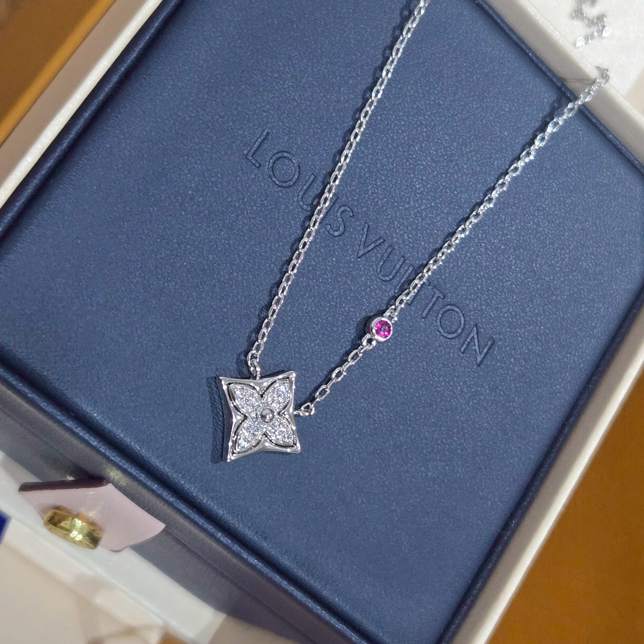 PP11240 สร้อยคอ L