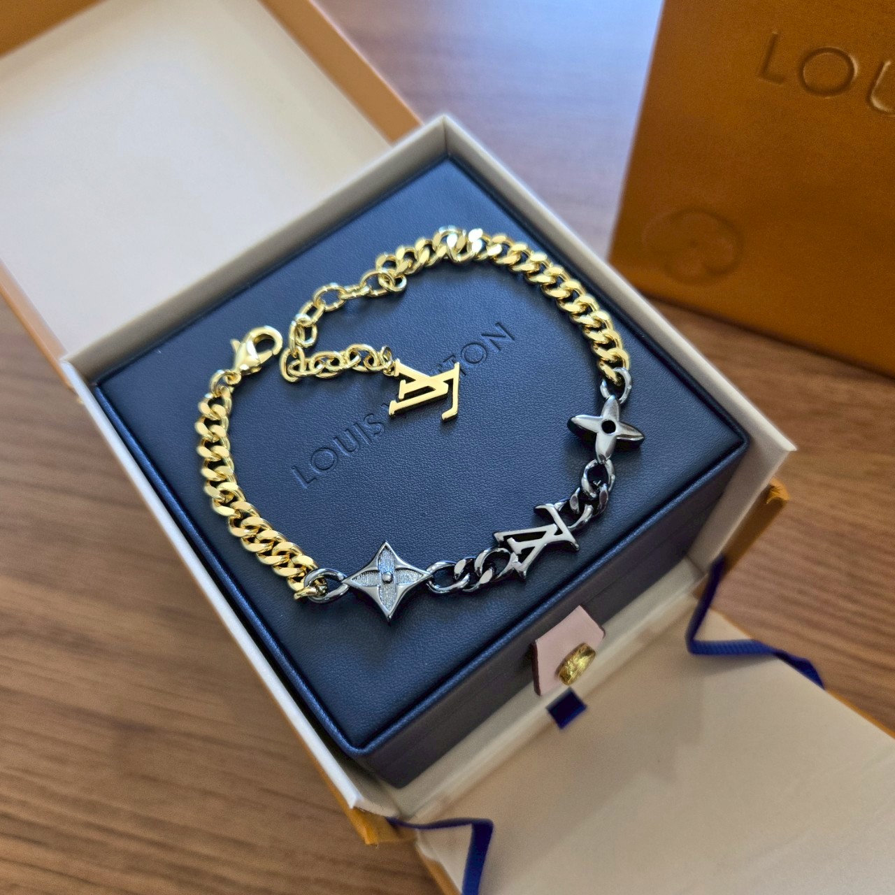 PP11236 สร้อยข้อมือ L