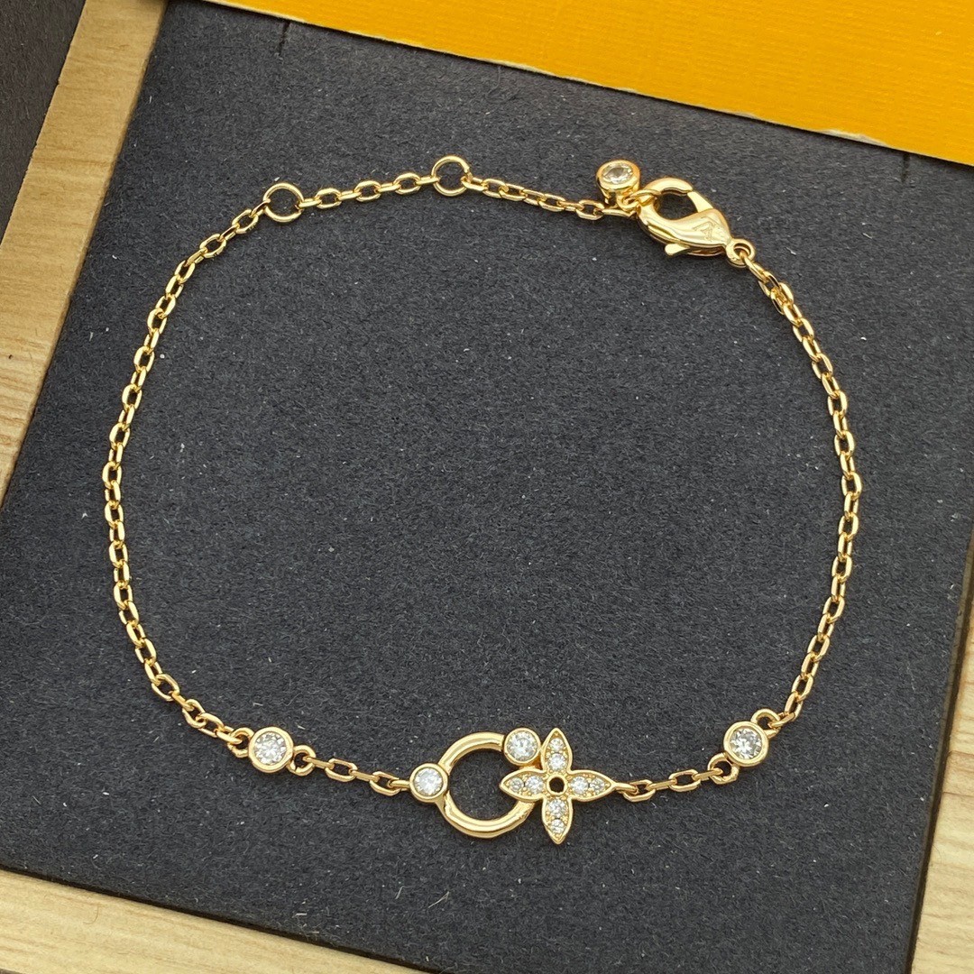 O0890 สร้อยข้อมือ L(โรสโกลด์)