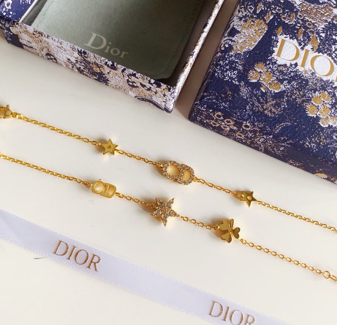 PP11267 สร้อยข้อมือ DI