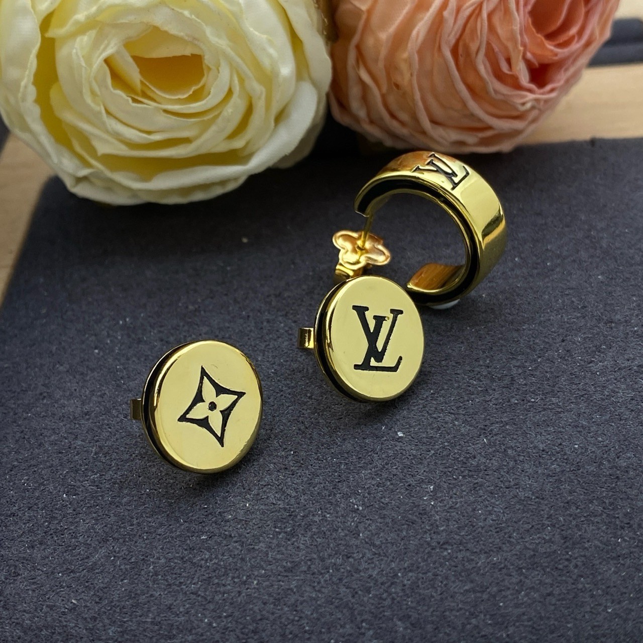 O01031 ต่างหู L(ทอง)