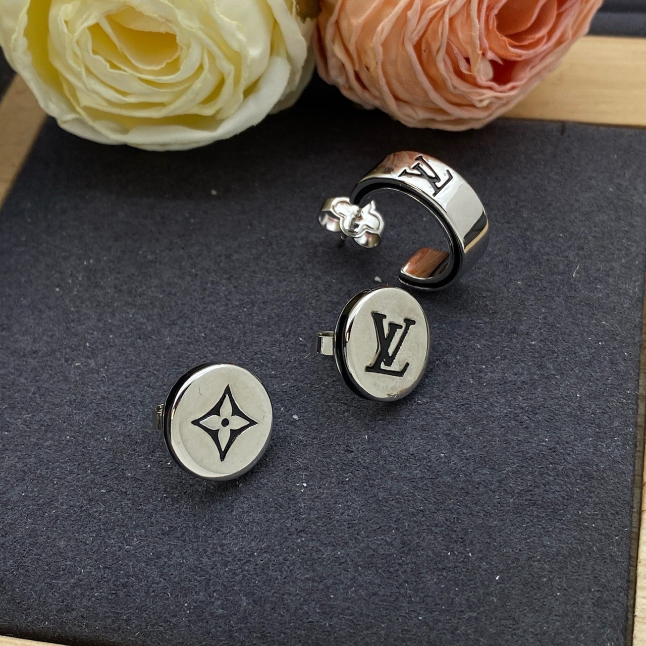 O01032 ต่างหู L(เงิน)