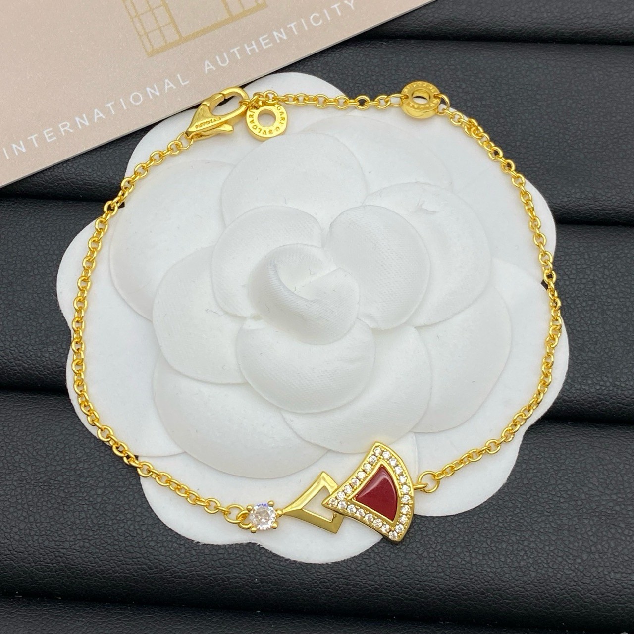 PP11875 สร้อยข้อมือ BVL(แดง)