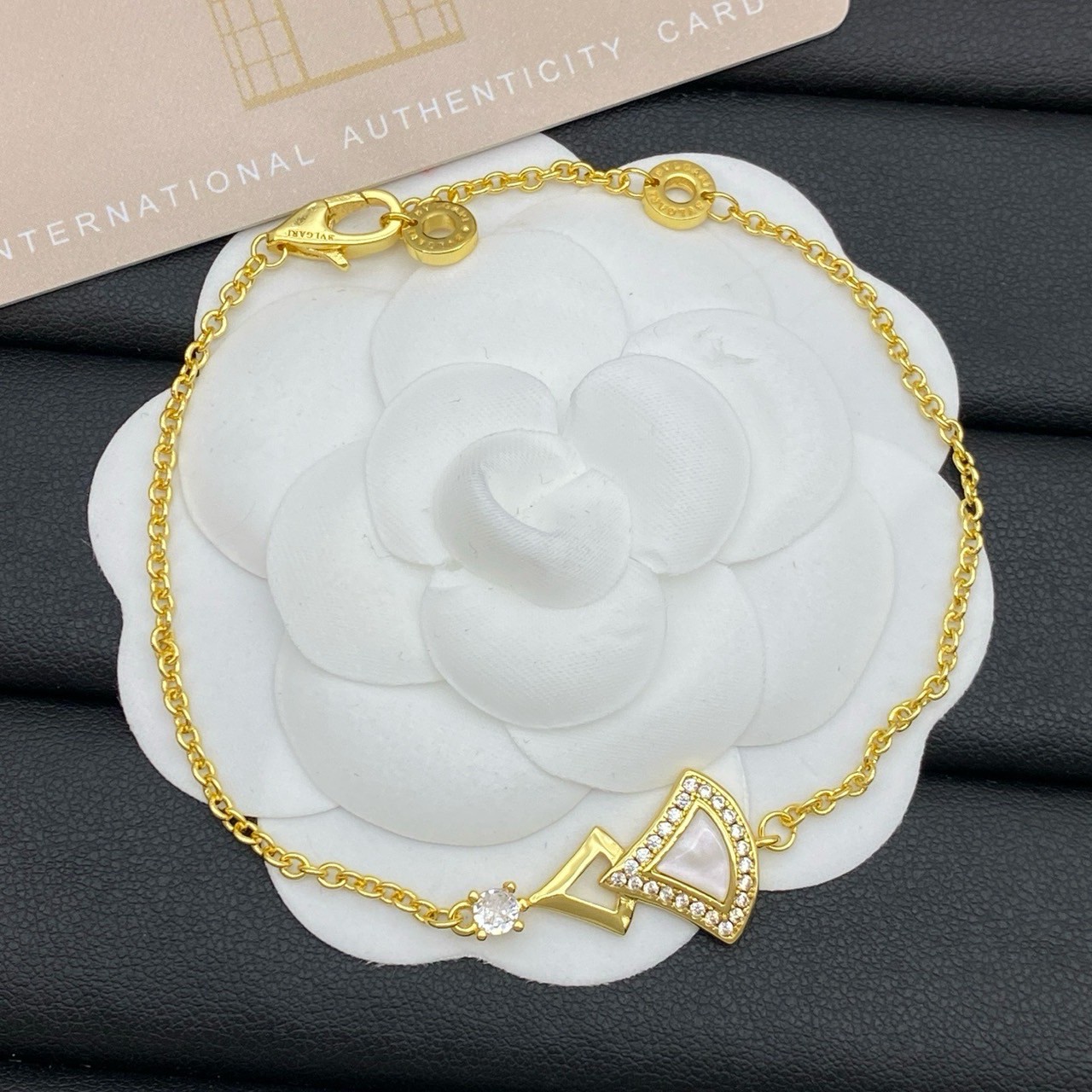 PP11873 สร้อยข้อมือ BVL(ขาว)