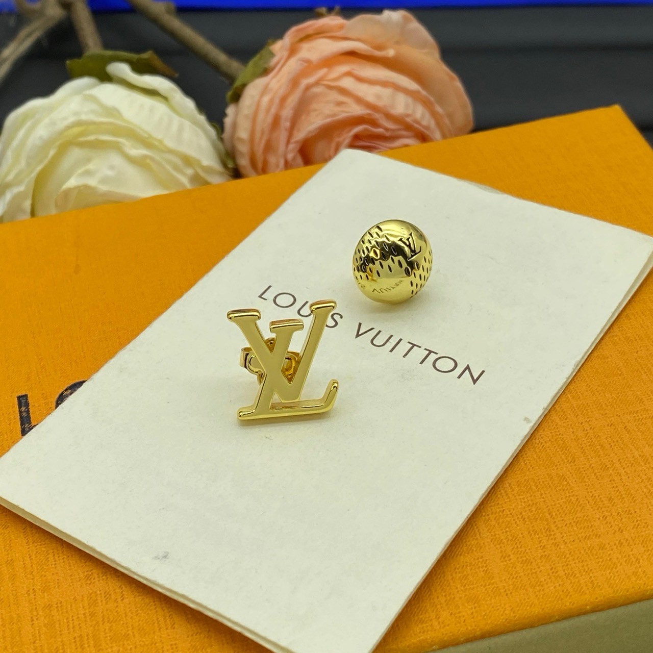 O1252 ต่างหู L(ทอง)