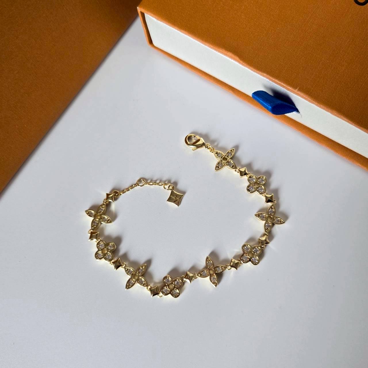 PP11896 สร้อยข้อมือ L