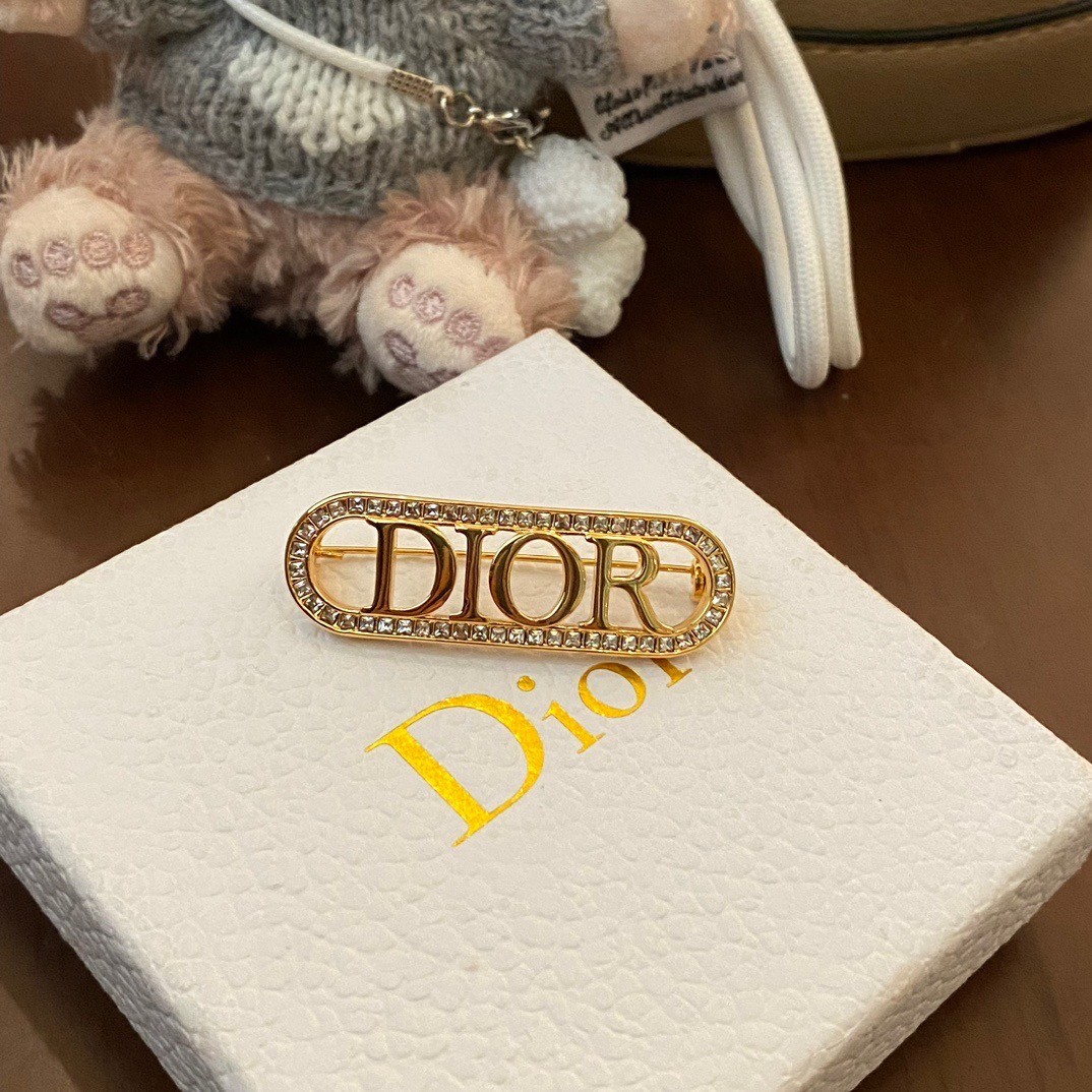 PP9697 เข็มกลัด D