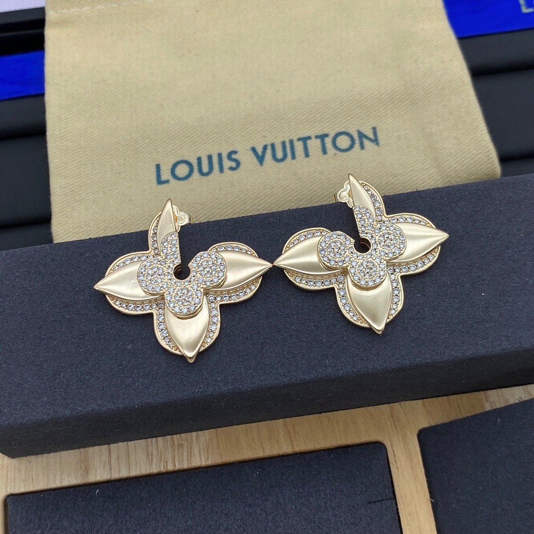 O0928 ต่างหู L(โรสโกลด์)