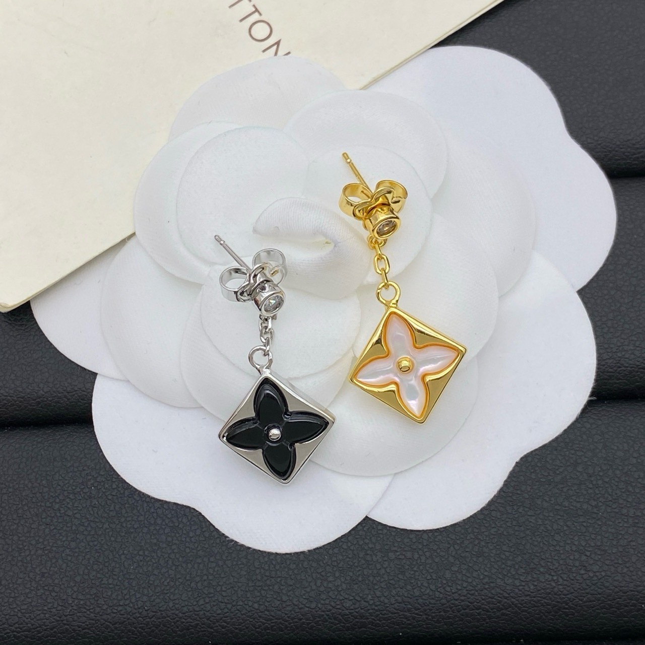 PP11645 ต่างหู L(ทอง)