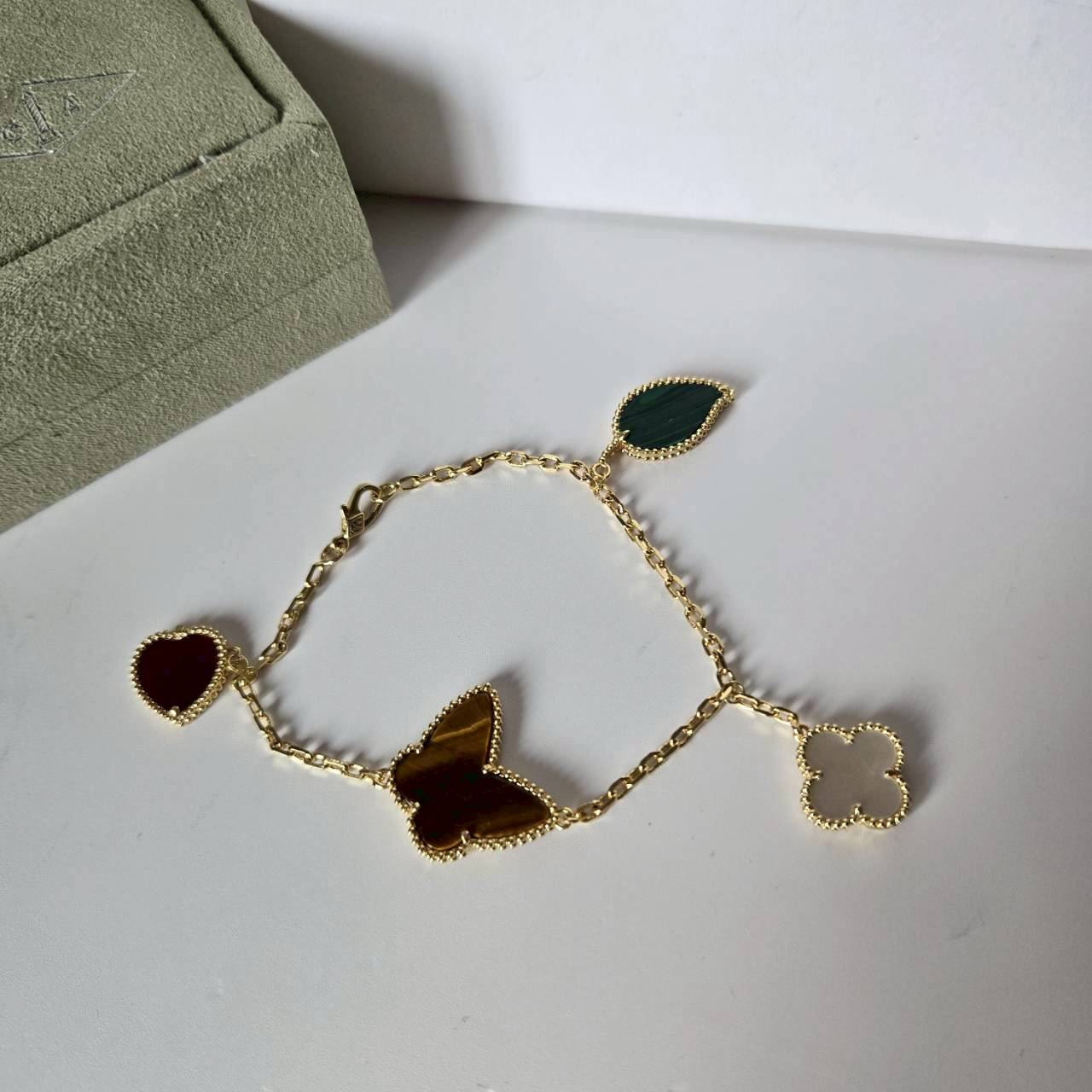 PP11926 สร้อยข้อมือ VC