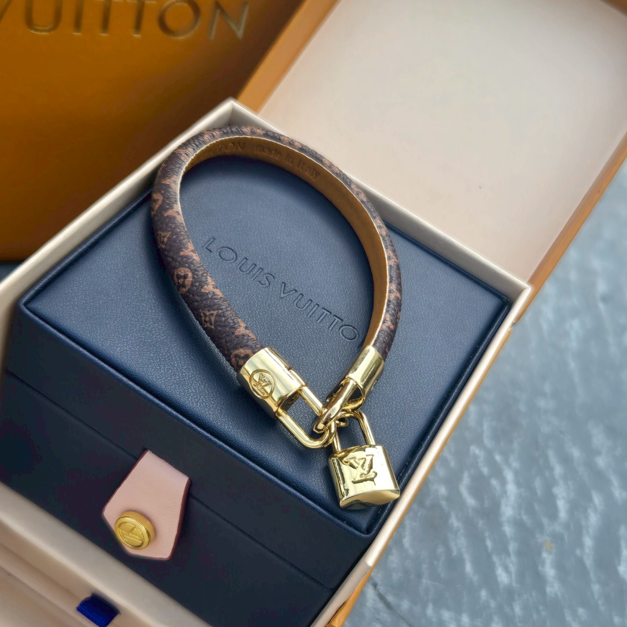 PP11365 กำไลข้อมือหนัง L