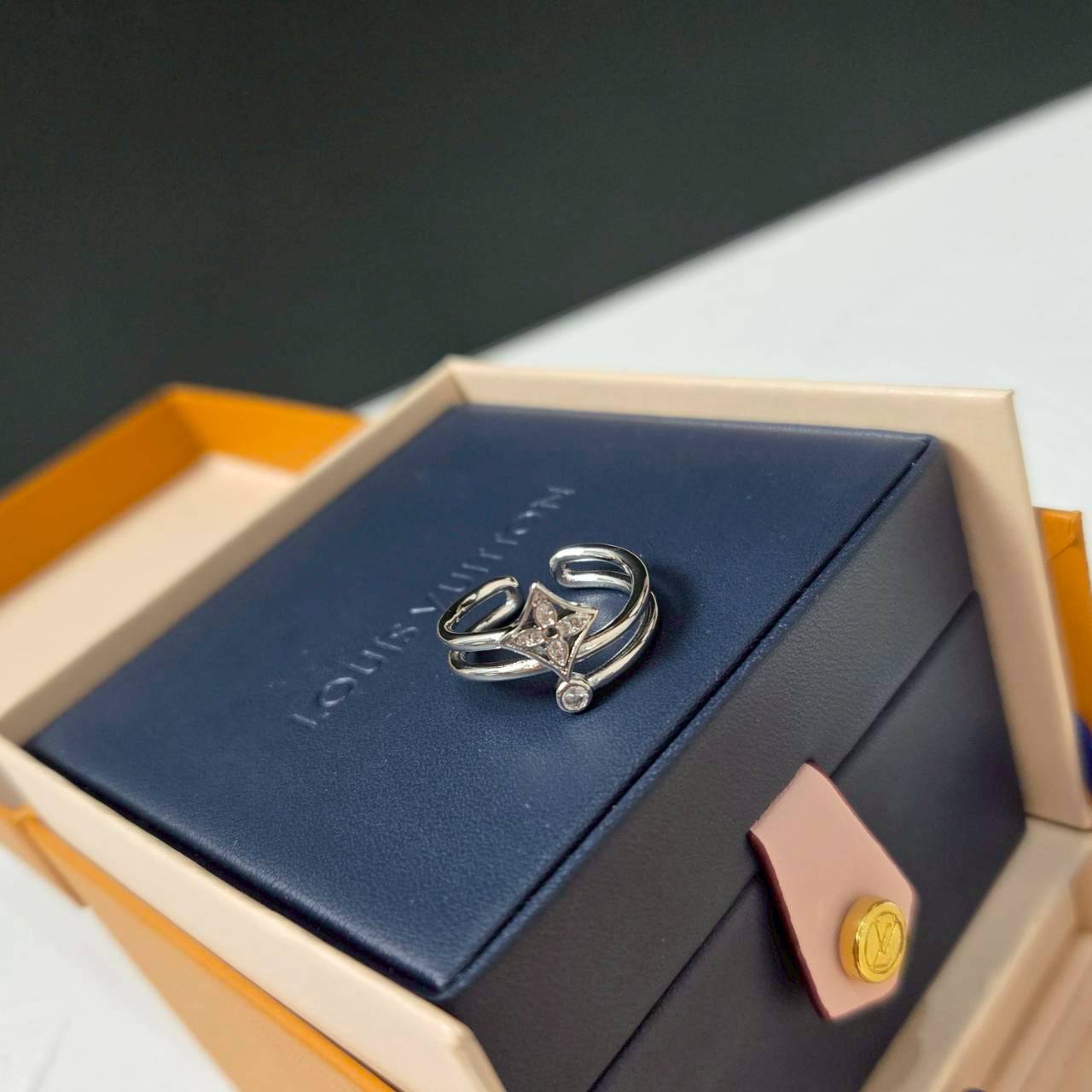 PP12216 แหวน L(เงิน)