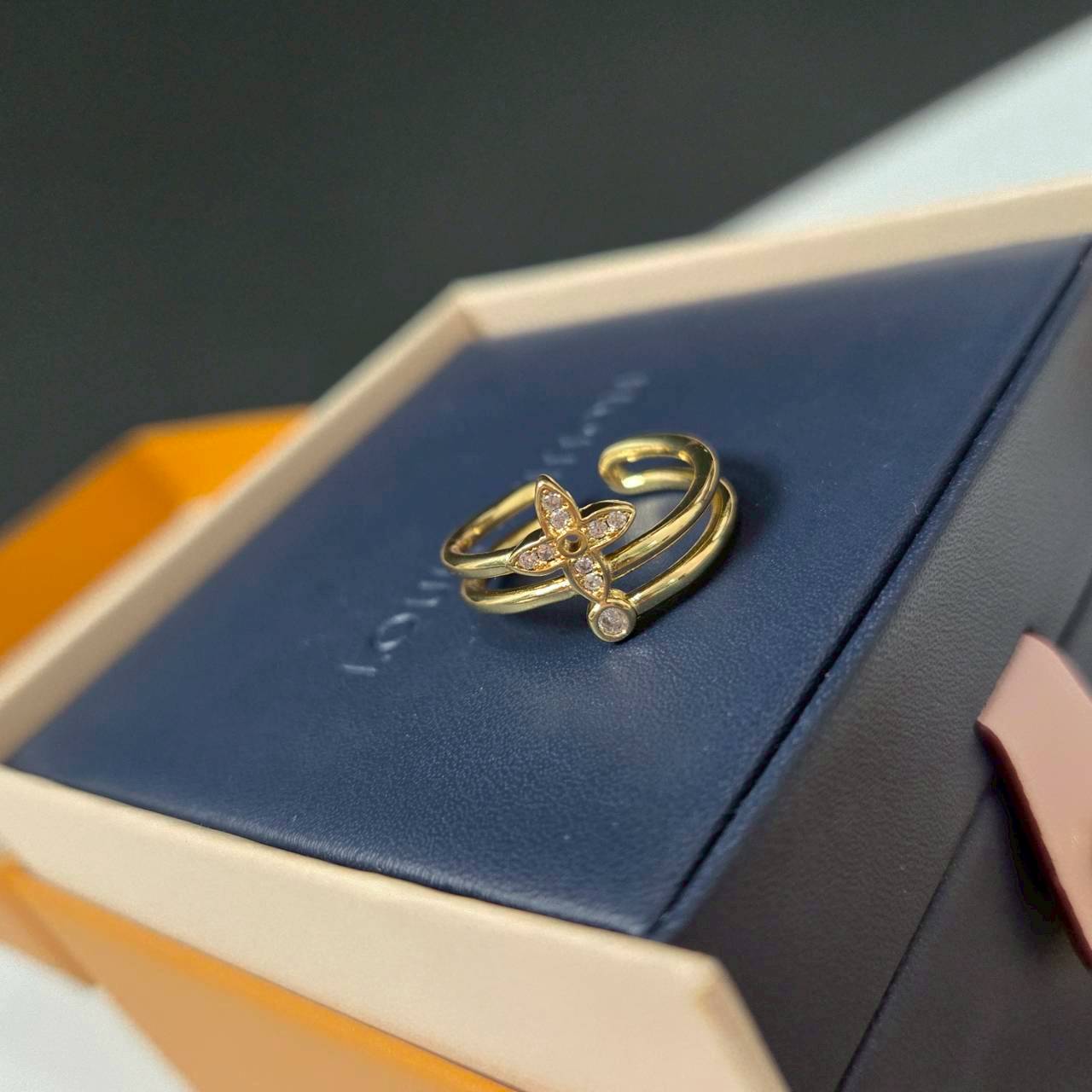 PP12215 แหวน L(ทอง)