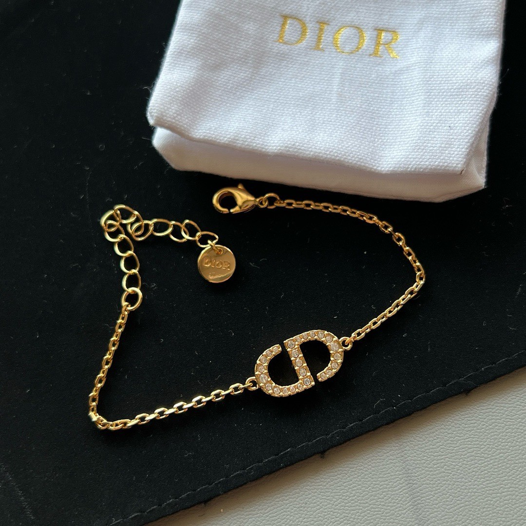 PP12518 สร้อยข้อมือ DI