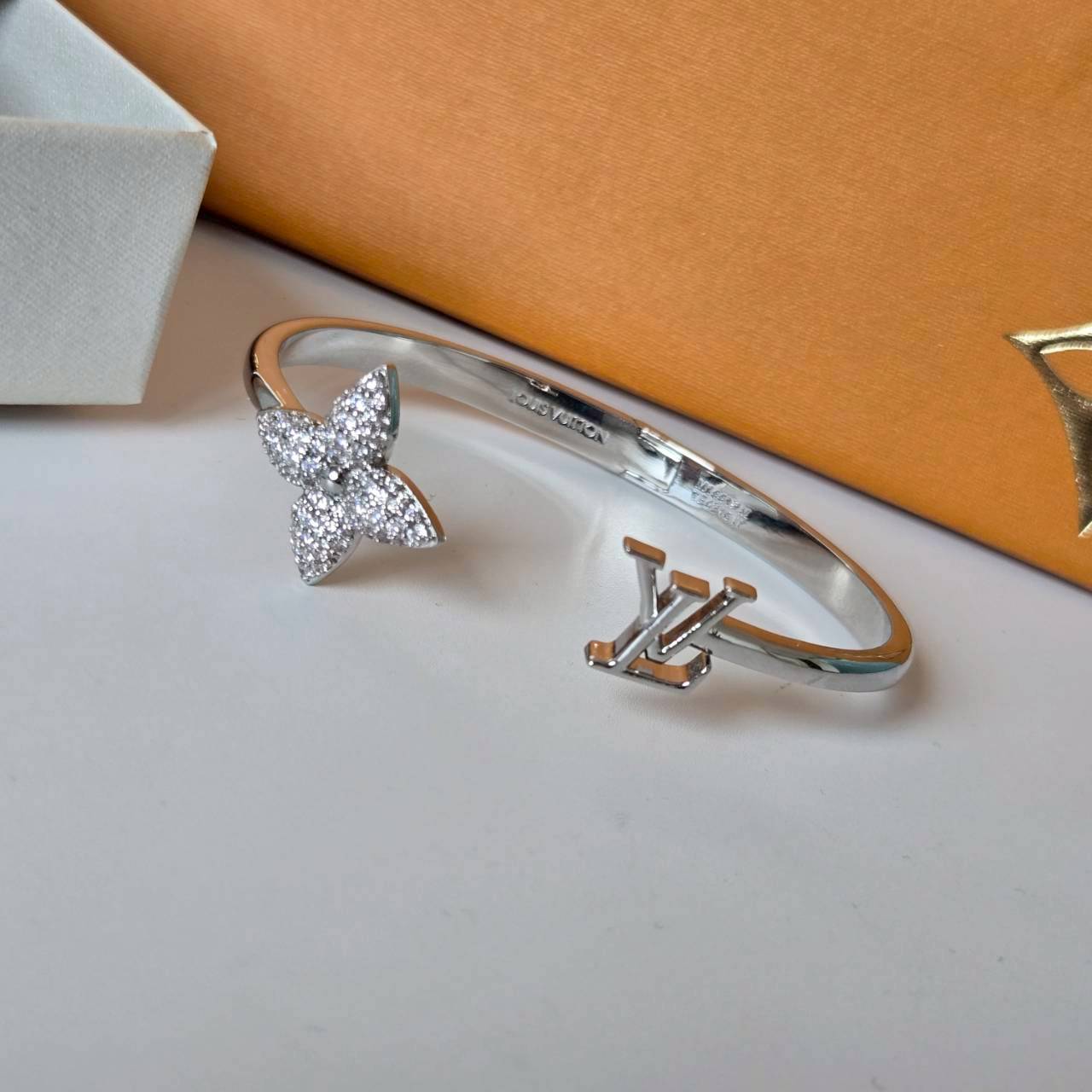 PP14915 กำไลข้อมือ L