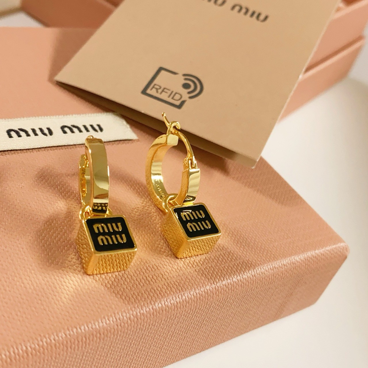 PP14137 ต่างหู MIU(ดำ)