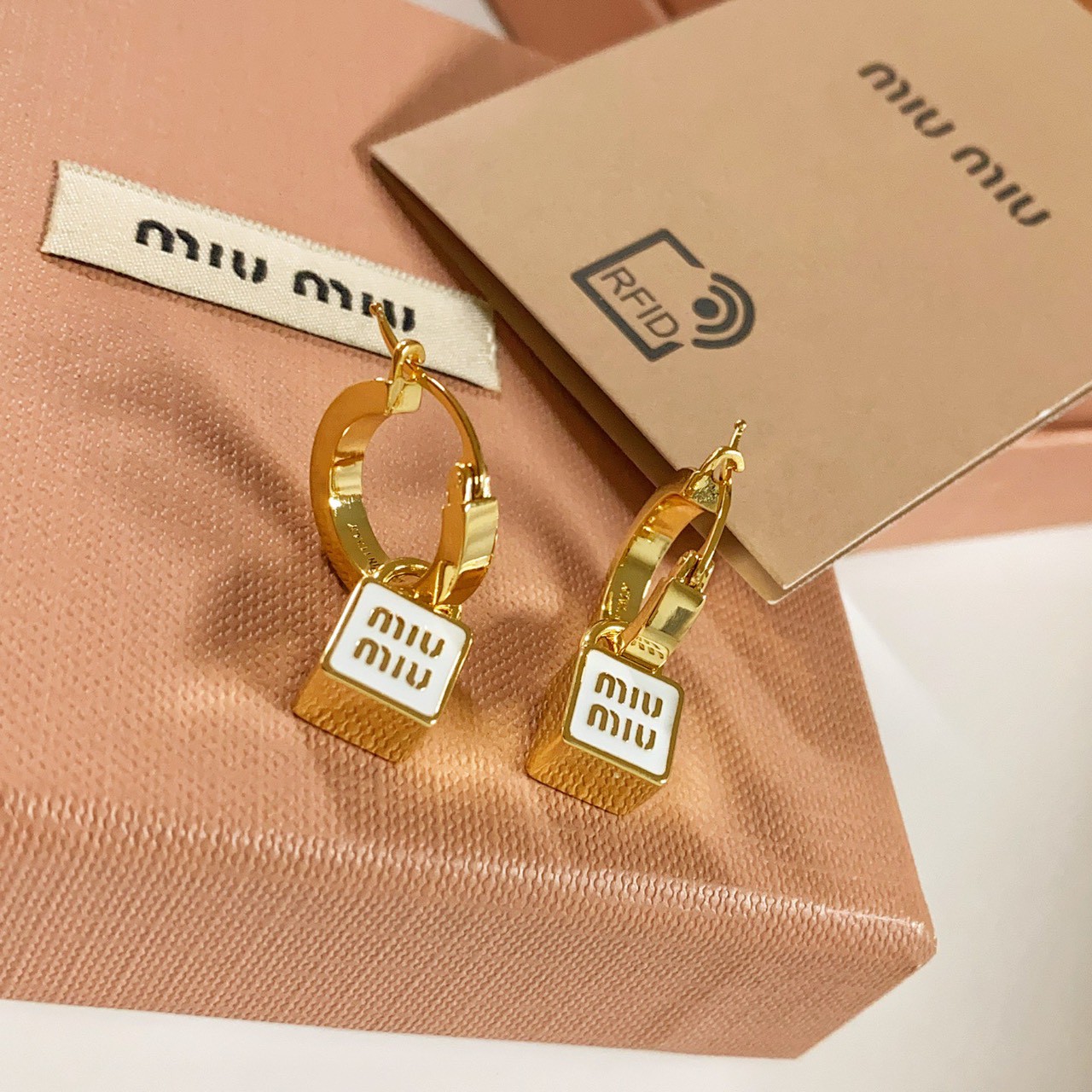 PP13672 ต่างหู MIU(ขาว)
