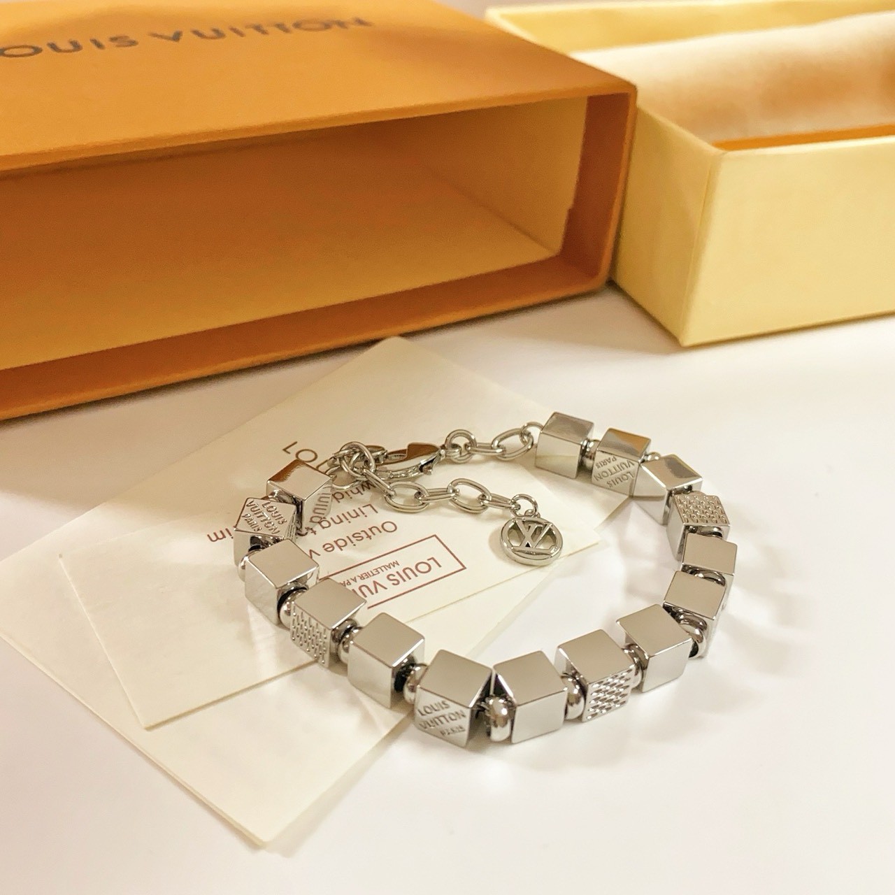 PP14222 สร้อยข้อมือ L