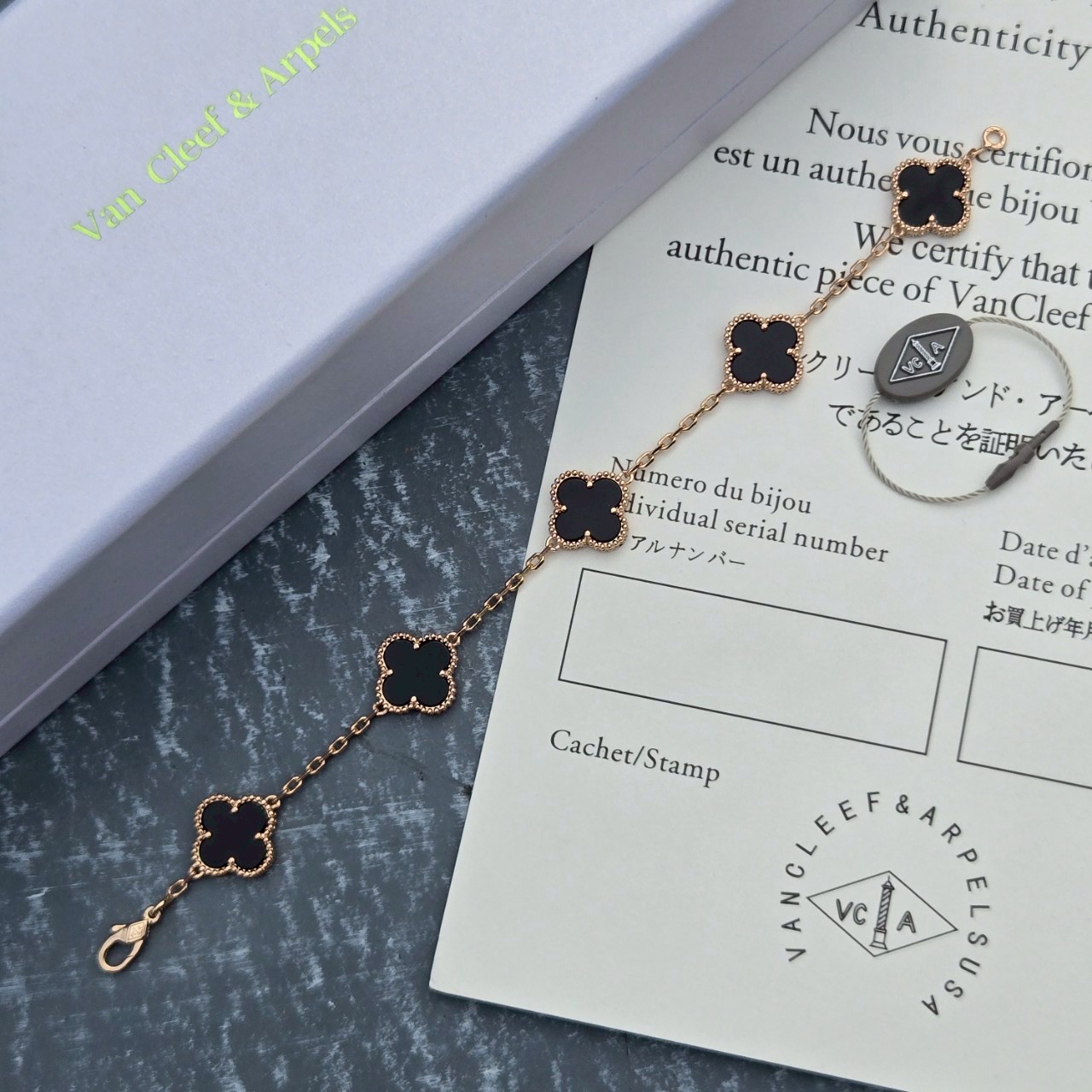 PP13184 สร้อยข้อมือ VC(ดำ-โรส)