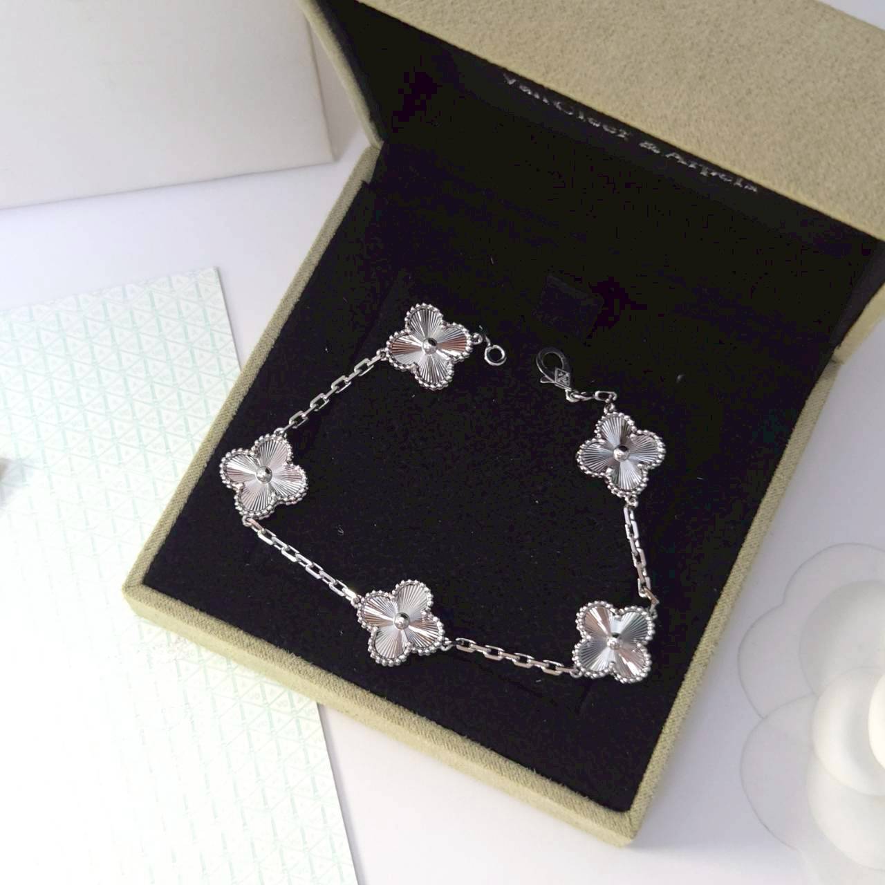 PP12953 สร้อยข้อมือ VC(เงิน)