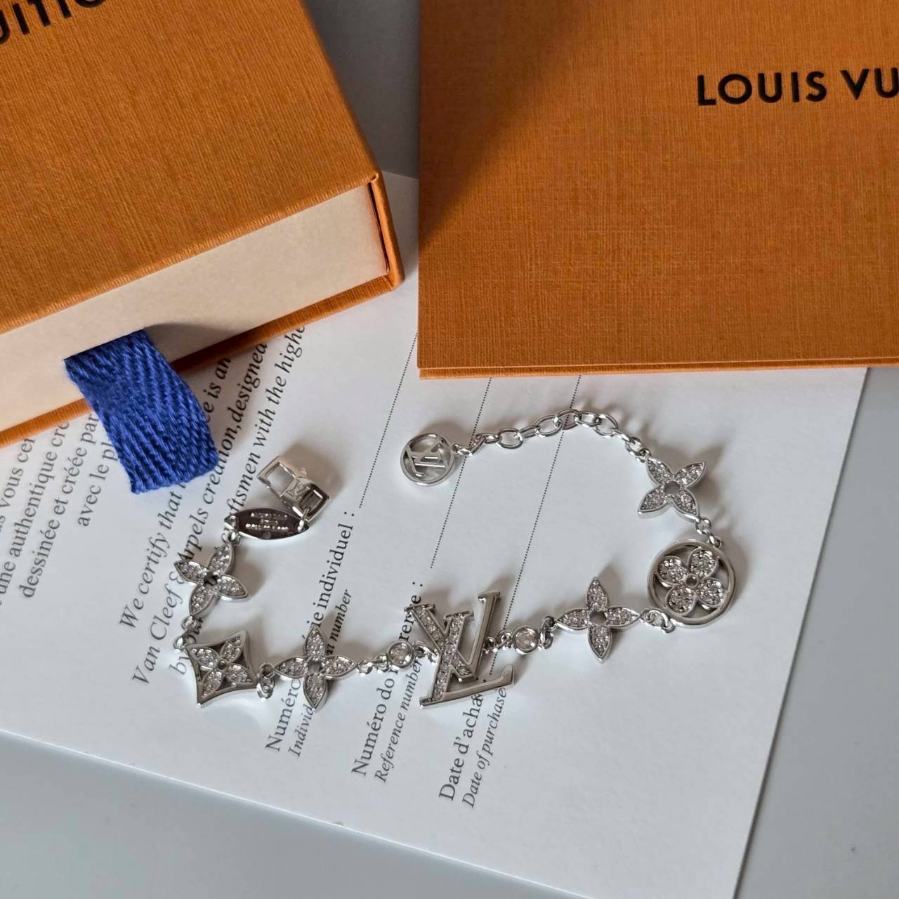 PP13239 สร้อยข้อมือ L(เงิน)