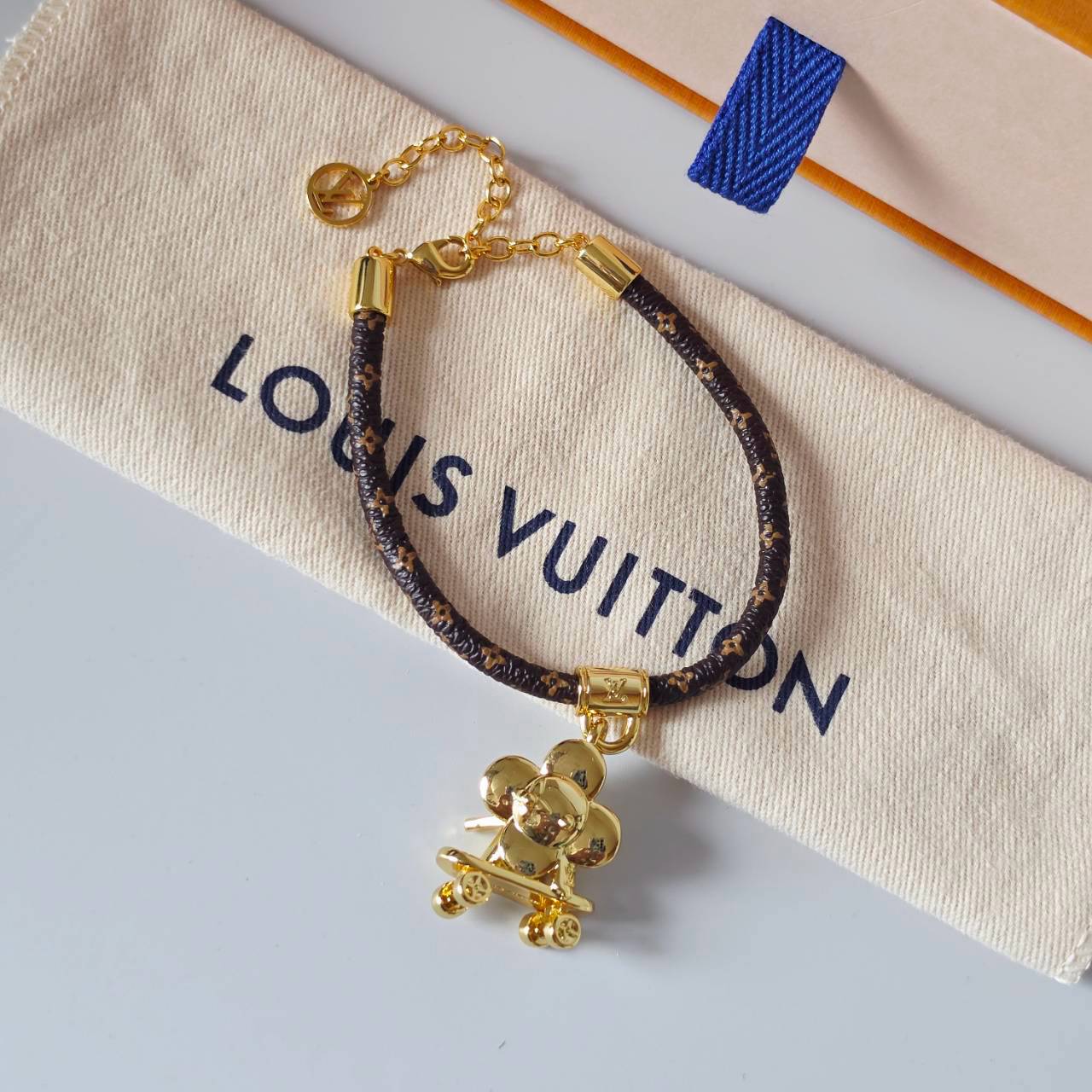 PP14549 สร้อยข้อมือ L