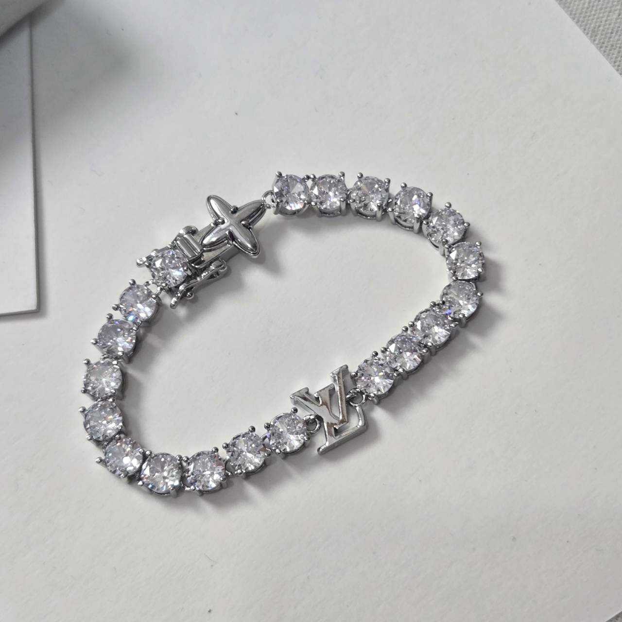 PP12975 สร้อยข้อมือ L(เงิน)