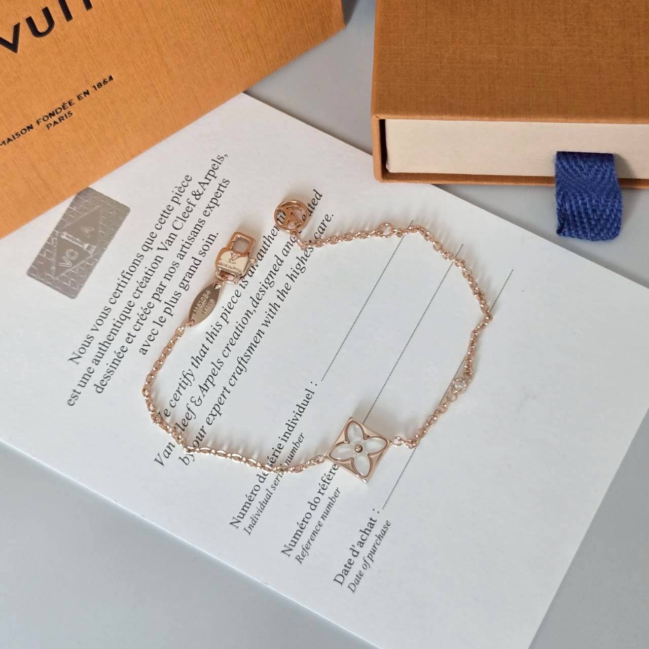 PP13279 สร้อยข้อมือ L(ขาว)