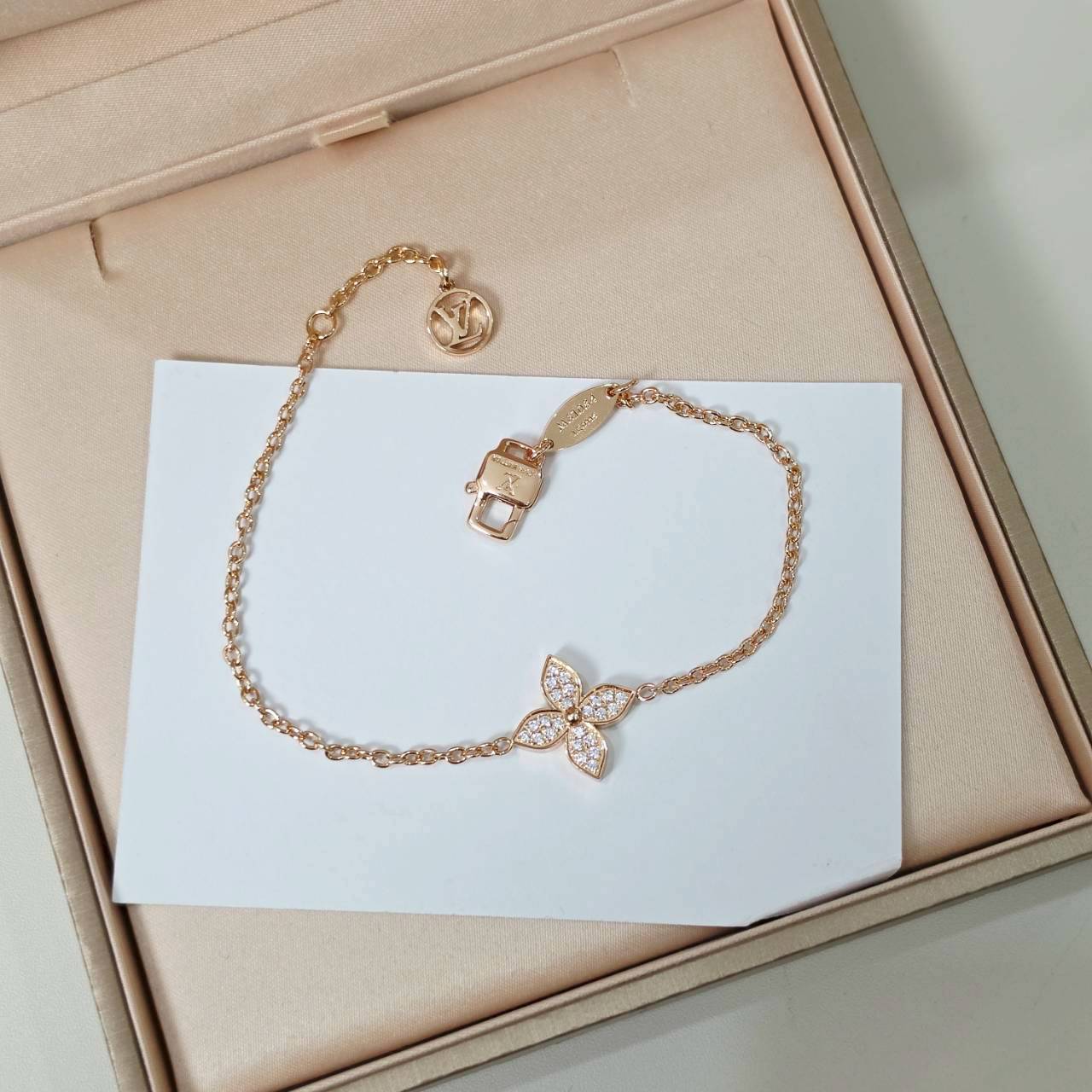 PP13576 สร้อยข้อมือ L