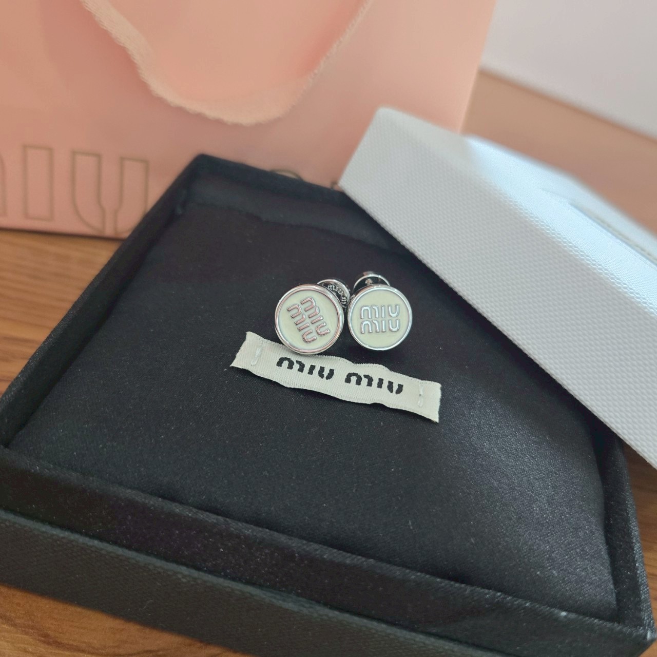 O1373 ต่างหู MIU(ขาว)