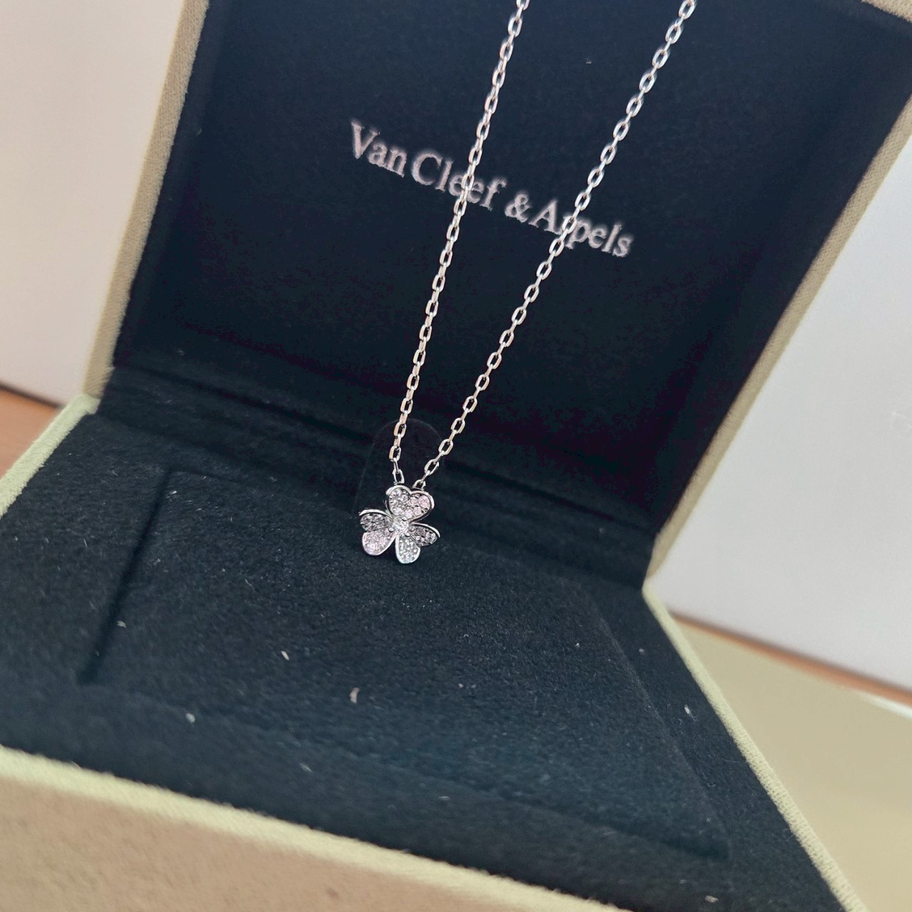 PP11407 สร้อยคอ VC