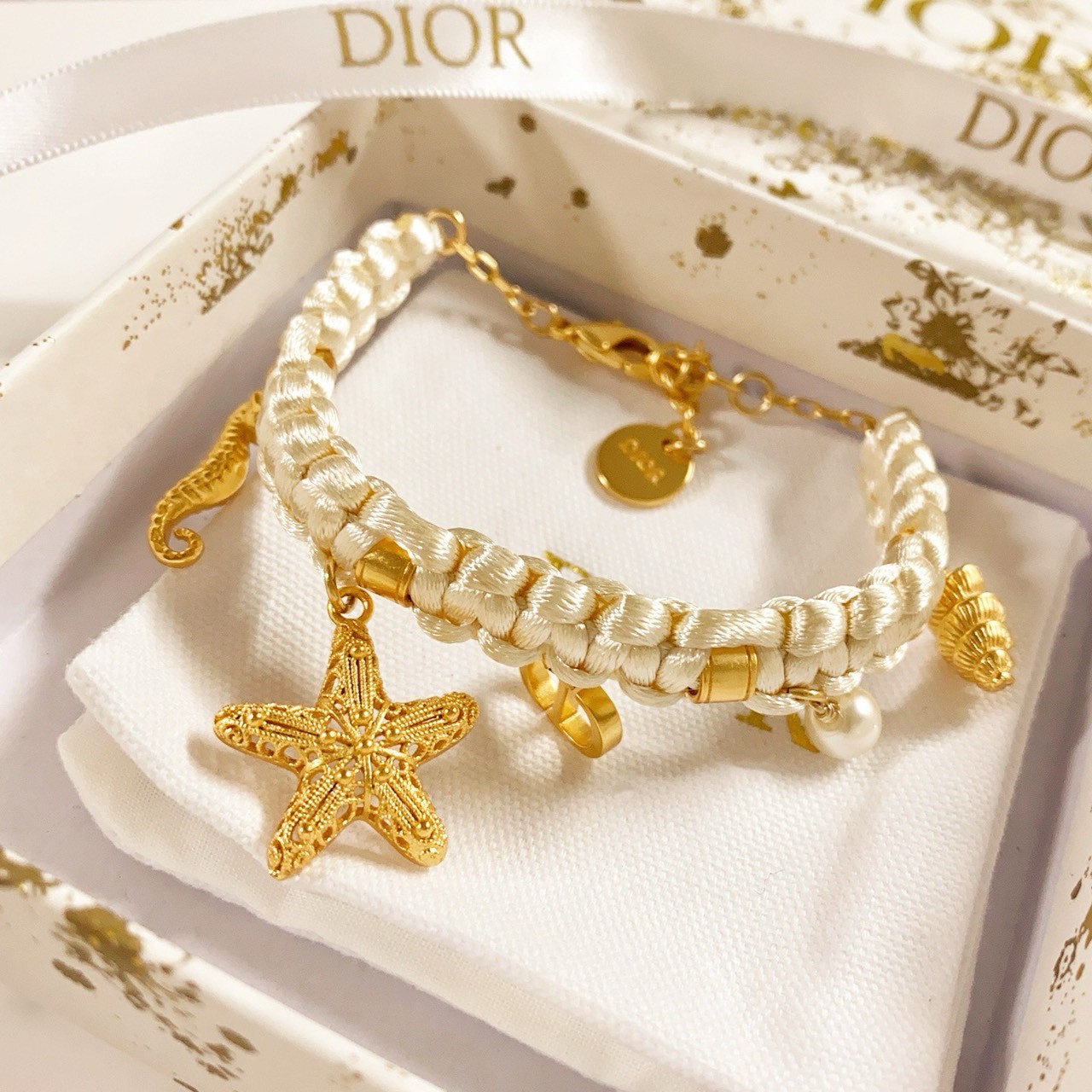 PP11693 สร้อยข้อมือ DI