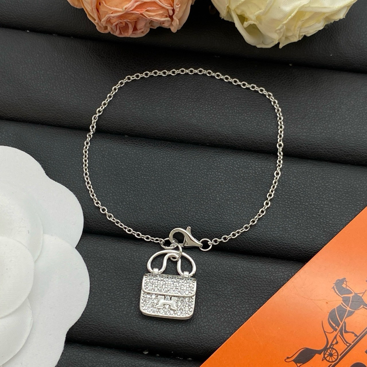 PP12243 สร้อยข้อมือ H(เงิน)