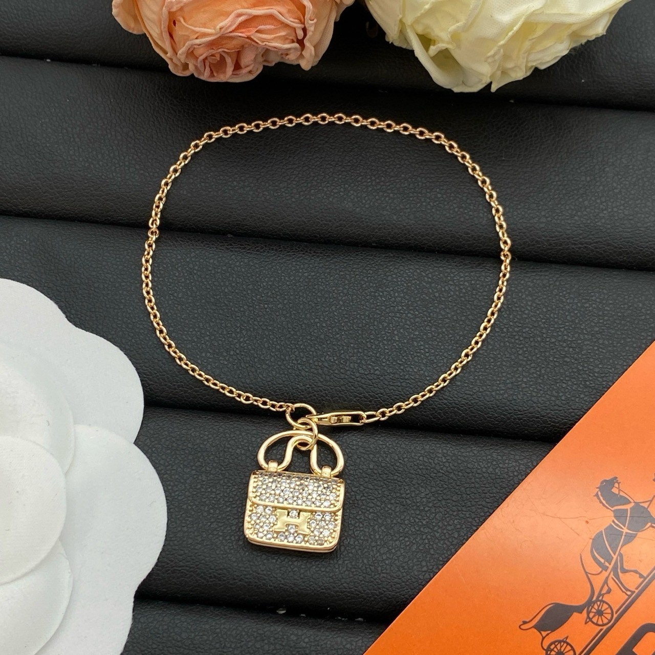 PP12245 สร้อยข้อมือ H(PinkGold)