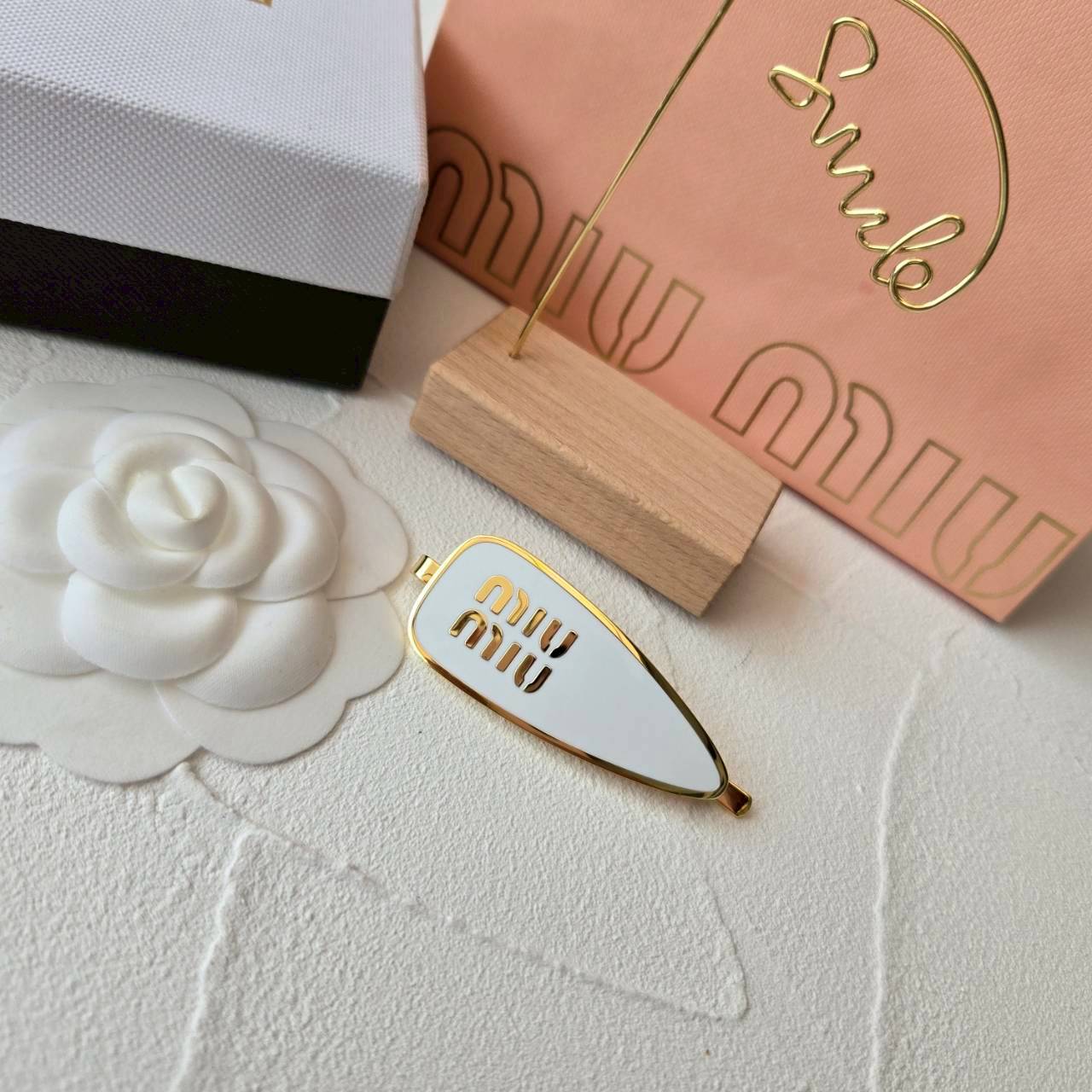 PP11967 กิ๊บ MIU(ขาว-ทอง)