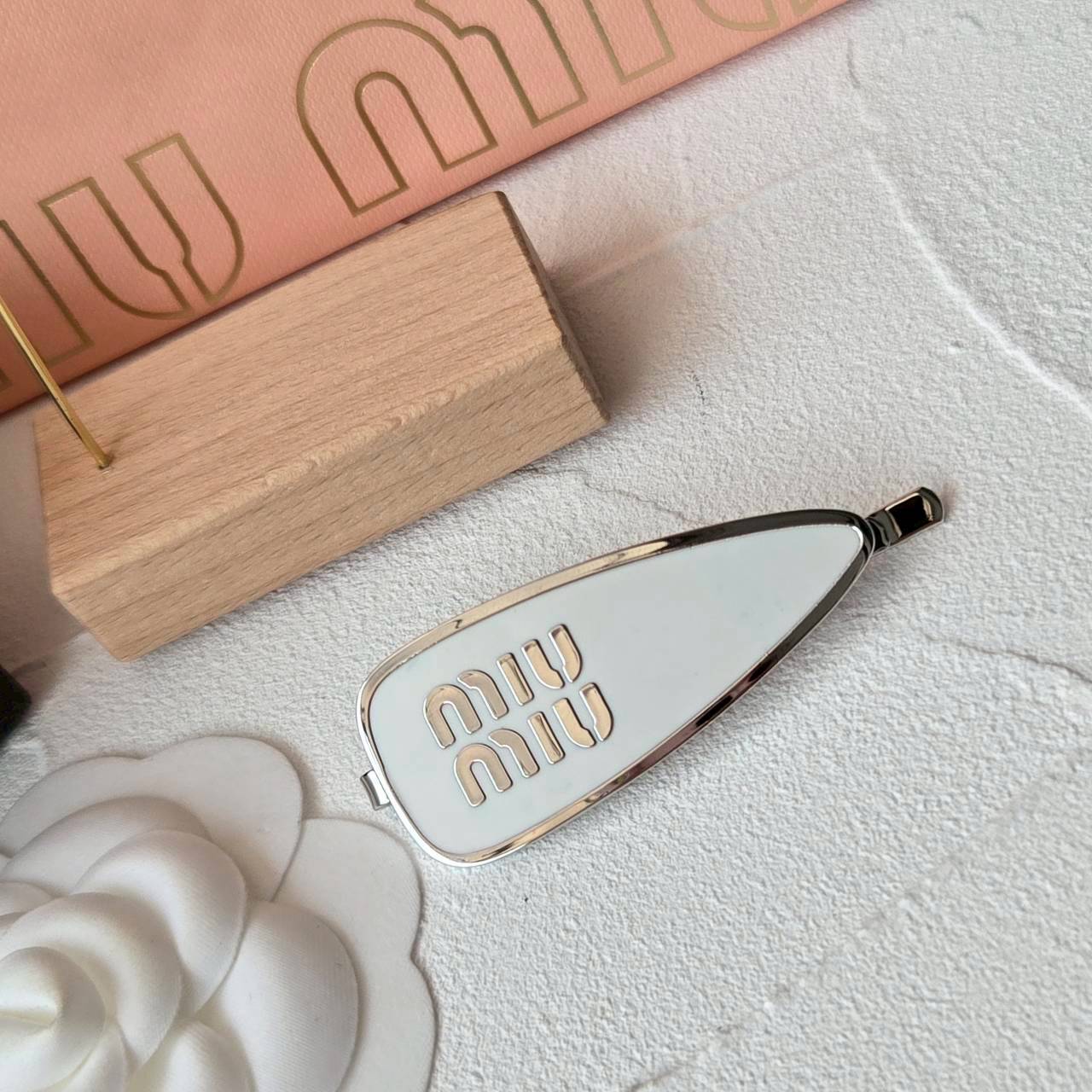 PP11969 กิ๊บ MIU(ขาว-เงิน)