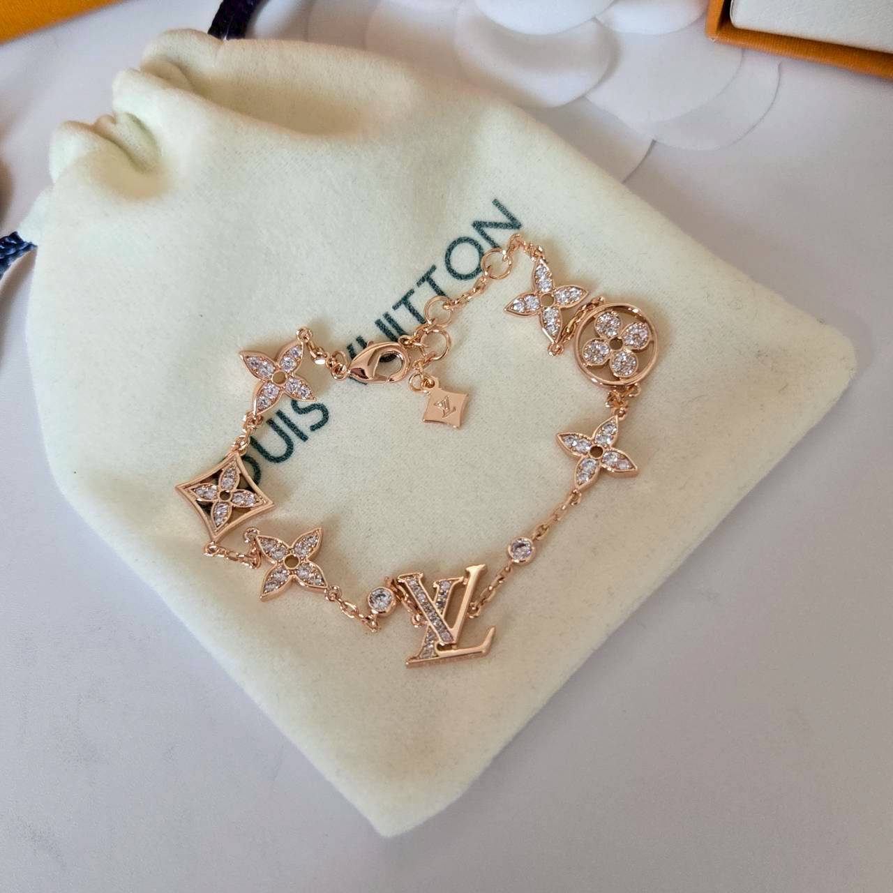 PP11982 สร้อยข้อมือ L