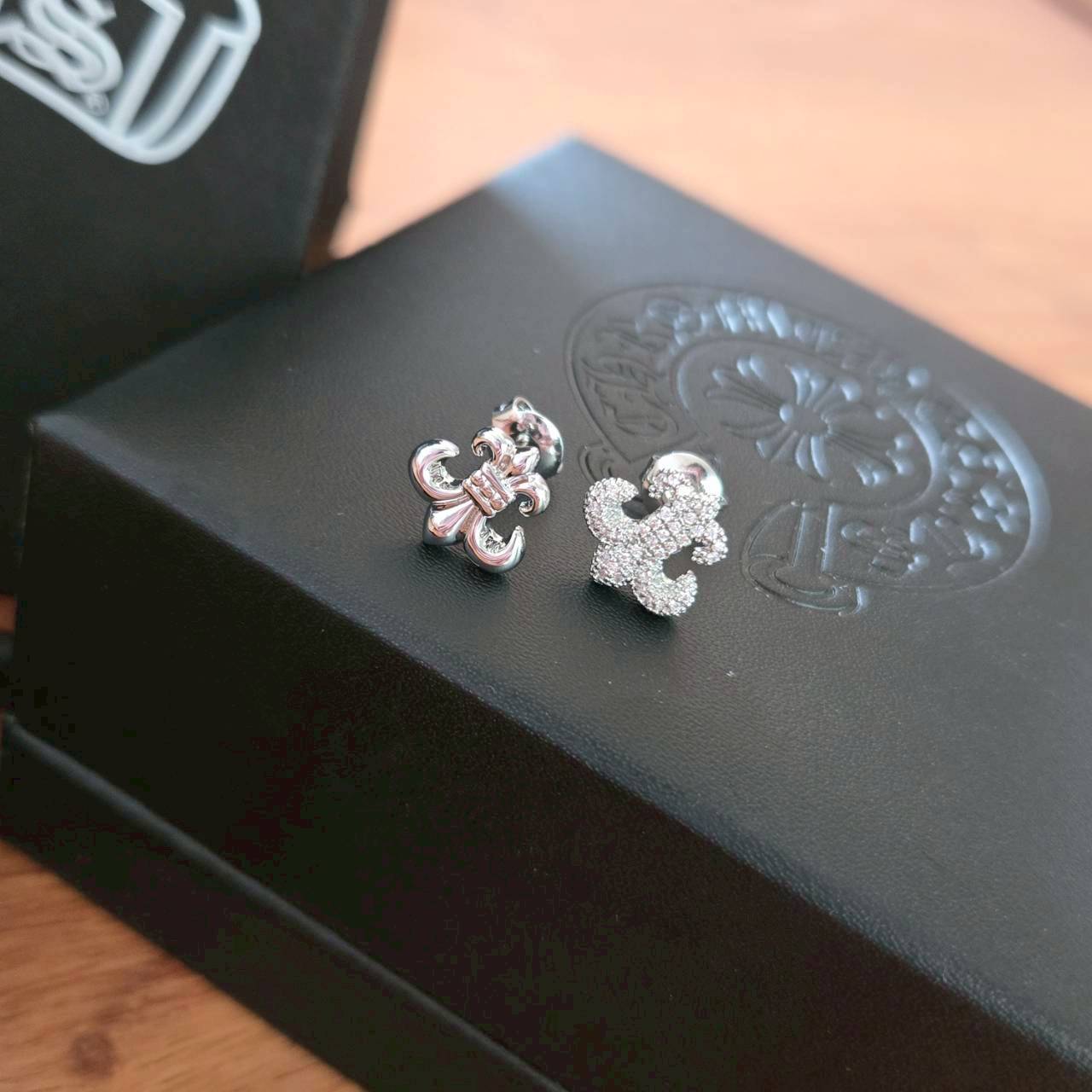 PP11999 ต่างหู Chrome Hearts