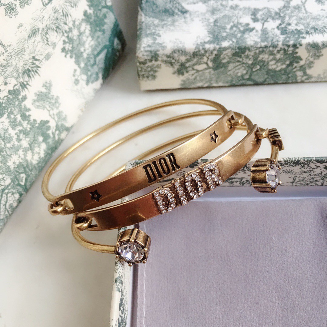 PP9943 กำไลข้อมือ DI