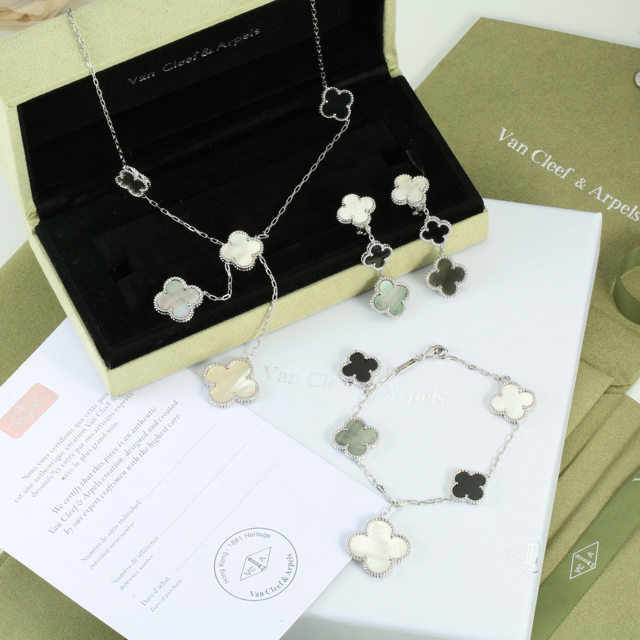 PP11151 สร้อยข้อมือ VC