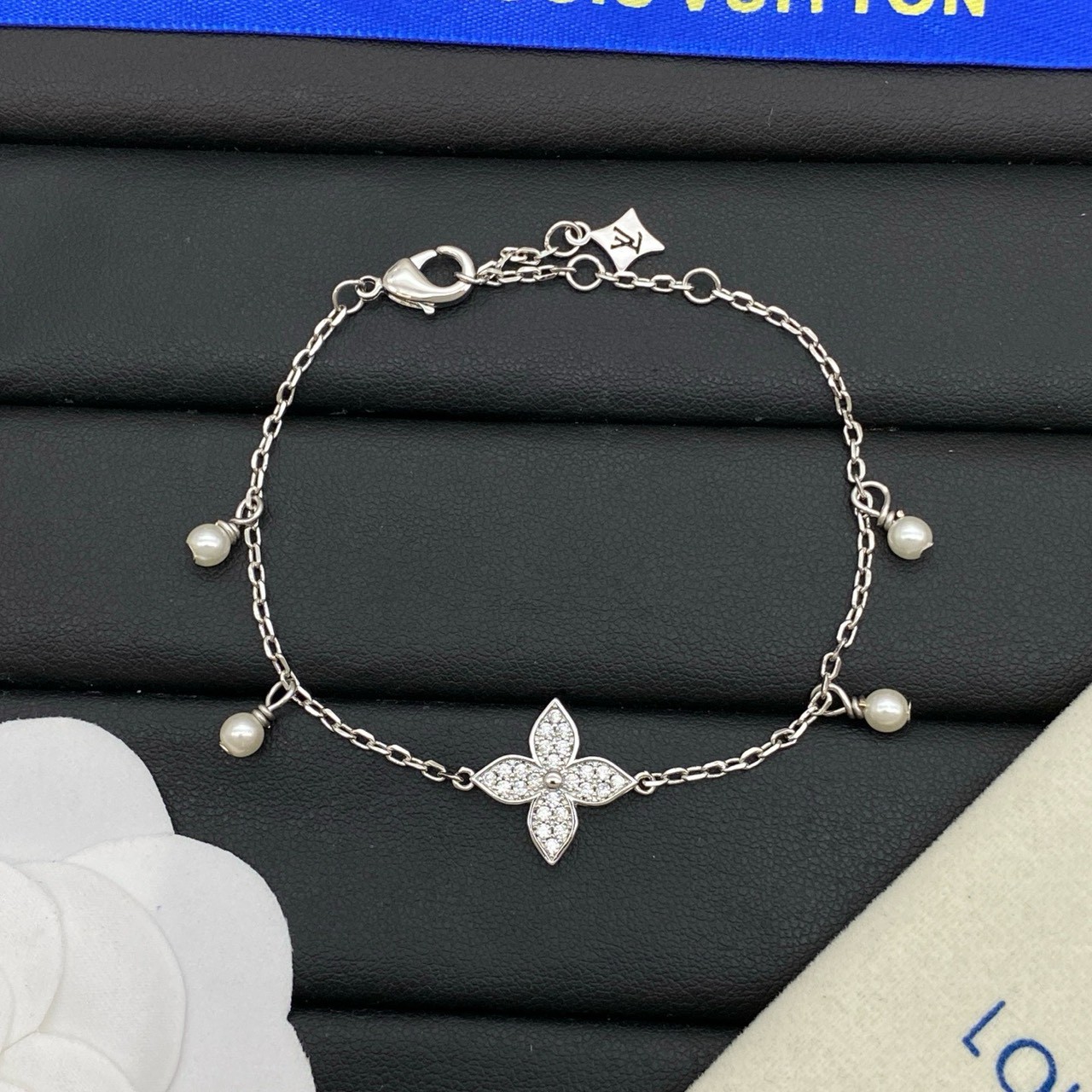 PP12299 สร้อยข้อมือ L(เงิน)