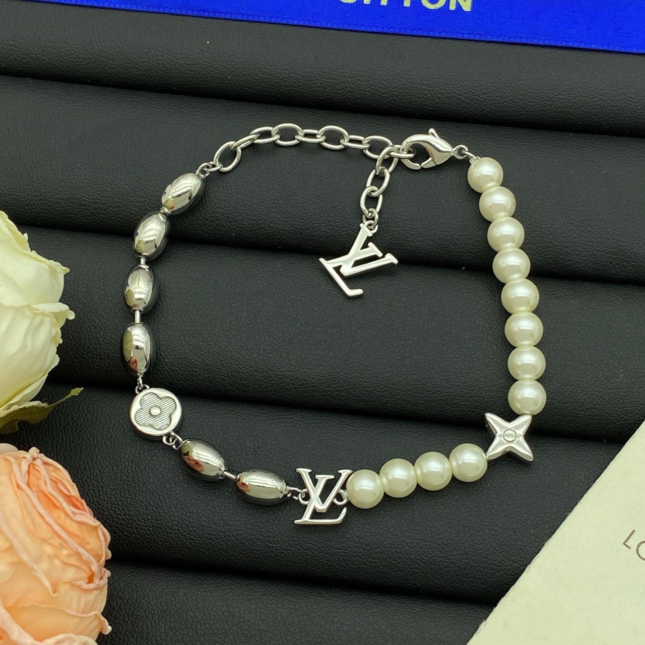 O1267 สร้อยข้อมือ L